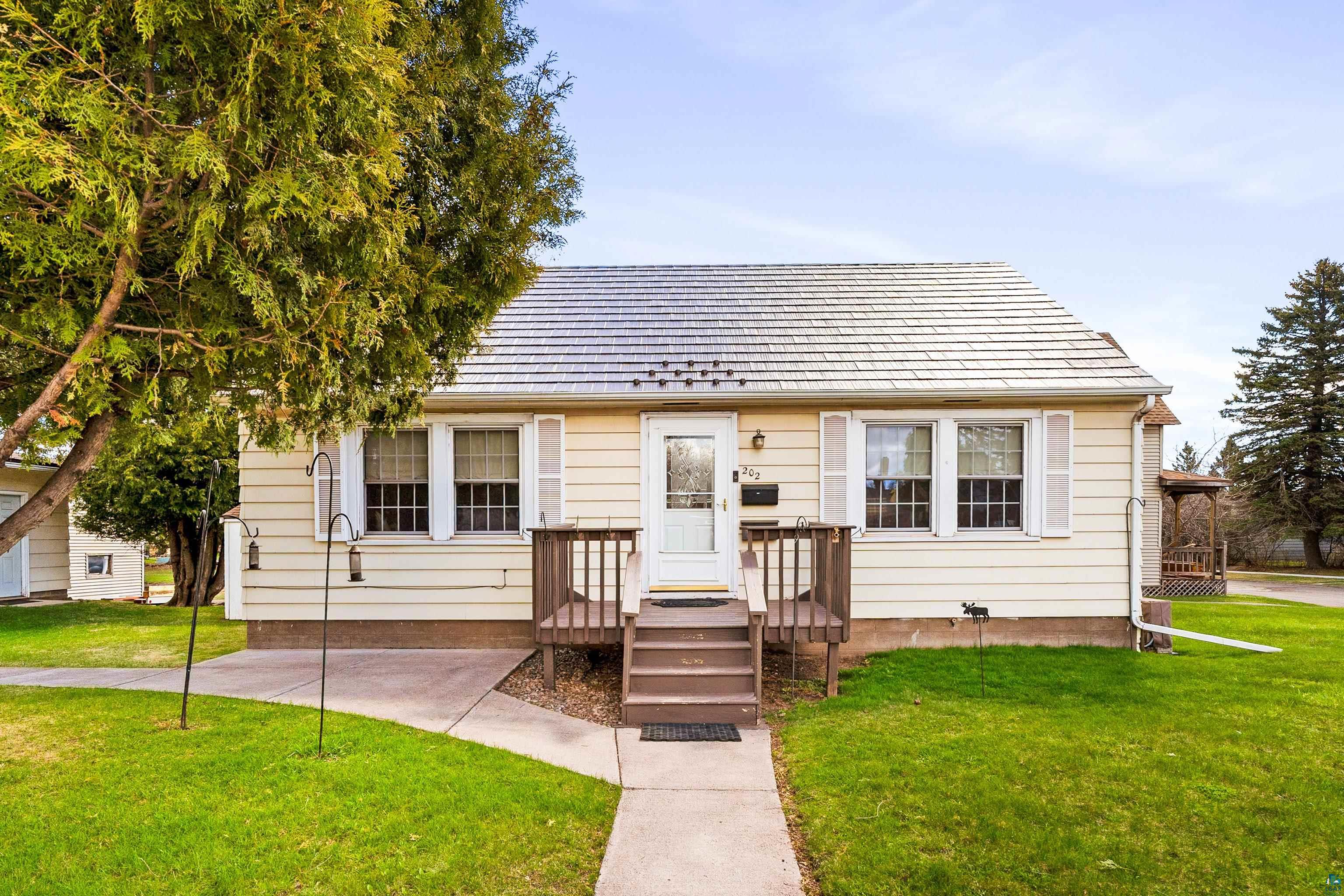 202 8th St, Two Harbors, MN 55616 Listing Photo  4