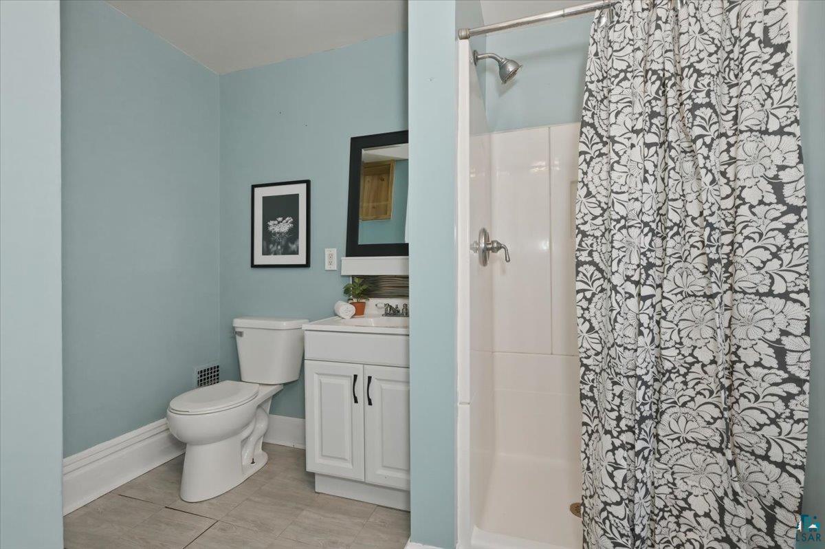 2117 W 4th St, Duluth, MN 55806 Listing Photo  11