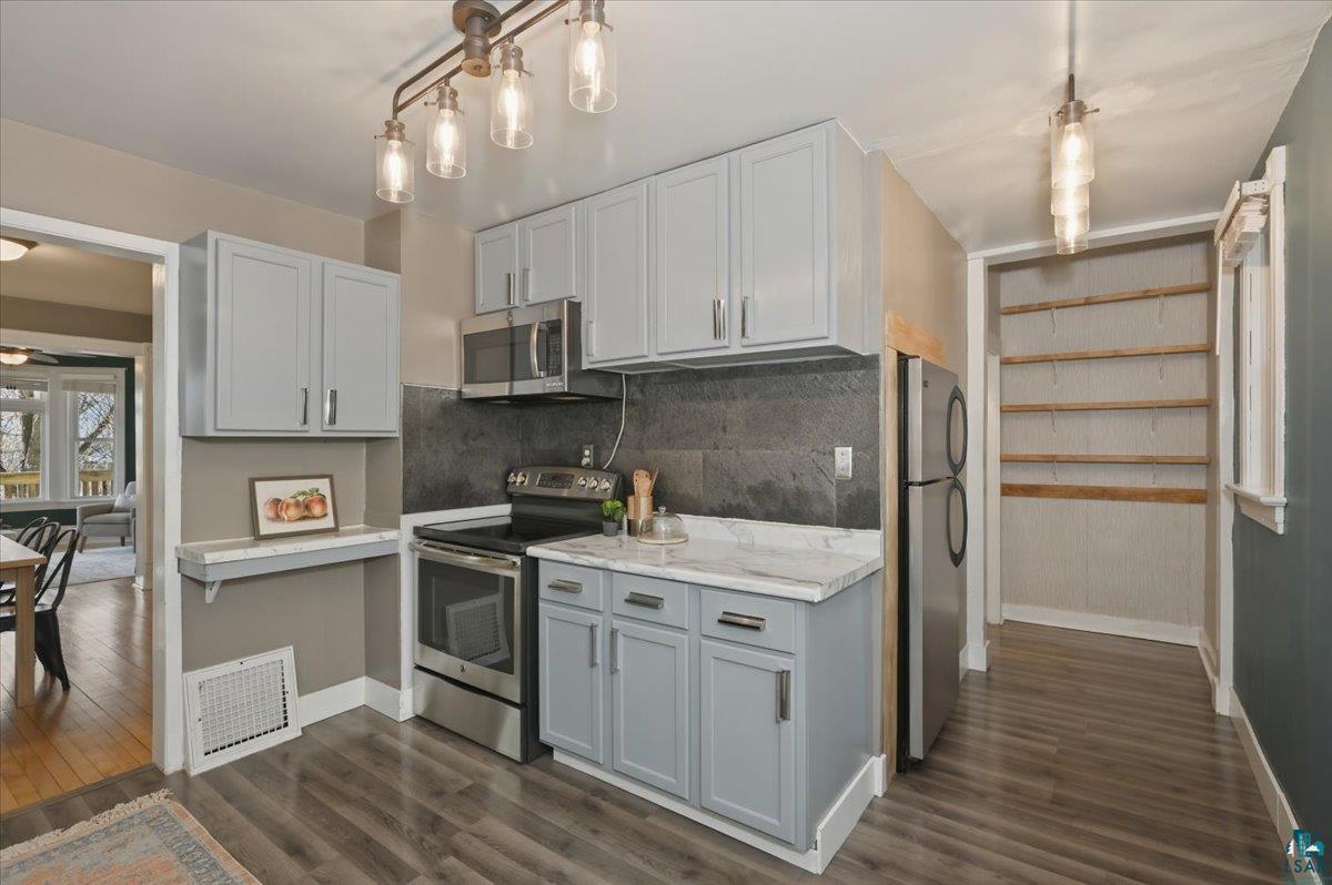2117 W 4th St, Duluth, MN 55806 Listing Photo  10