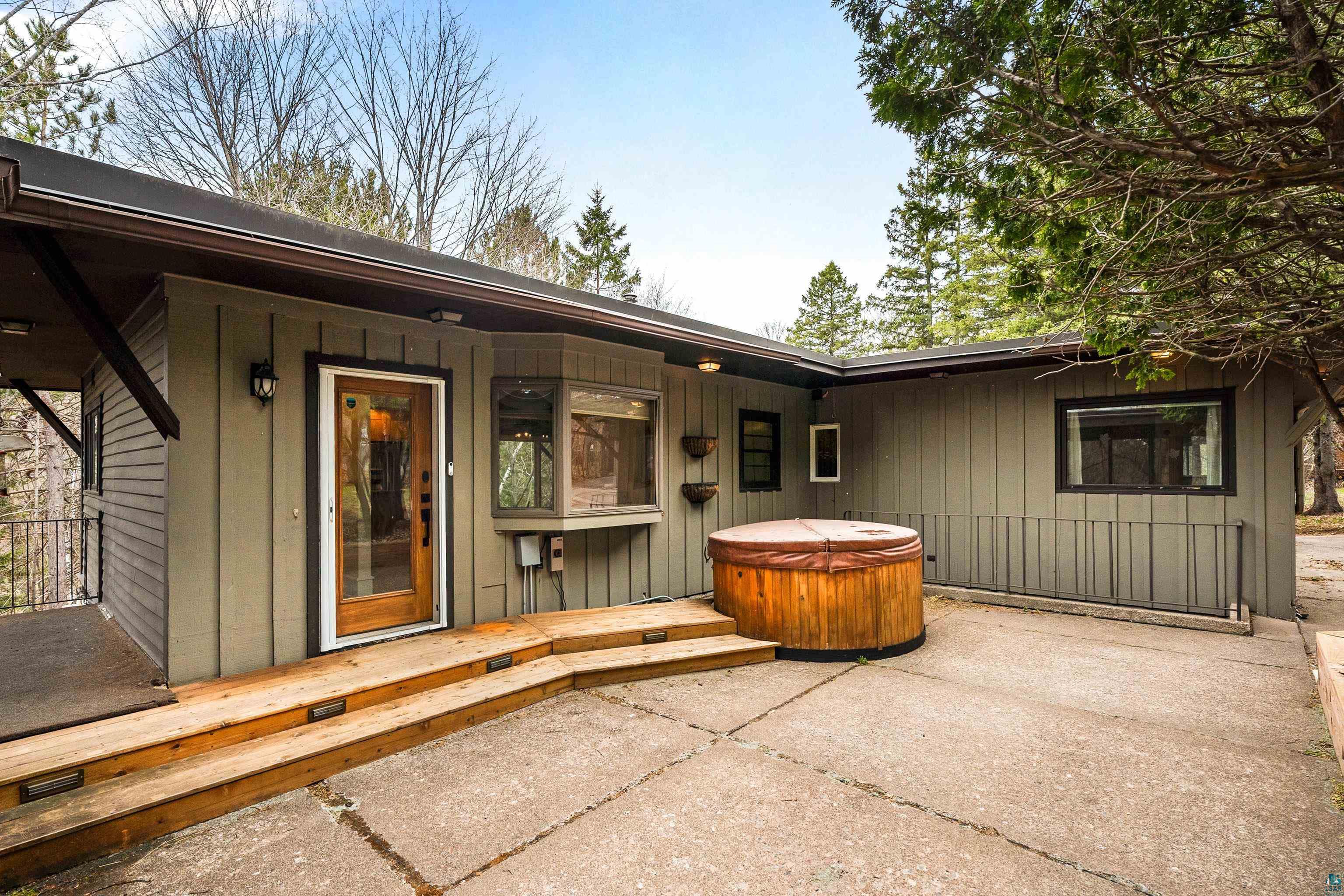 1926 Columbus Ave, Duluth, MN 55803 Listing Photo  2