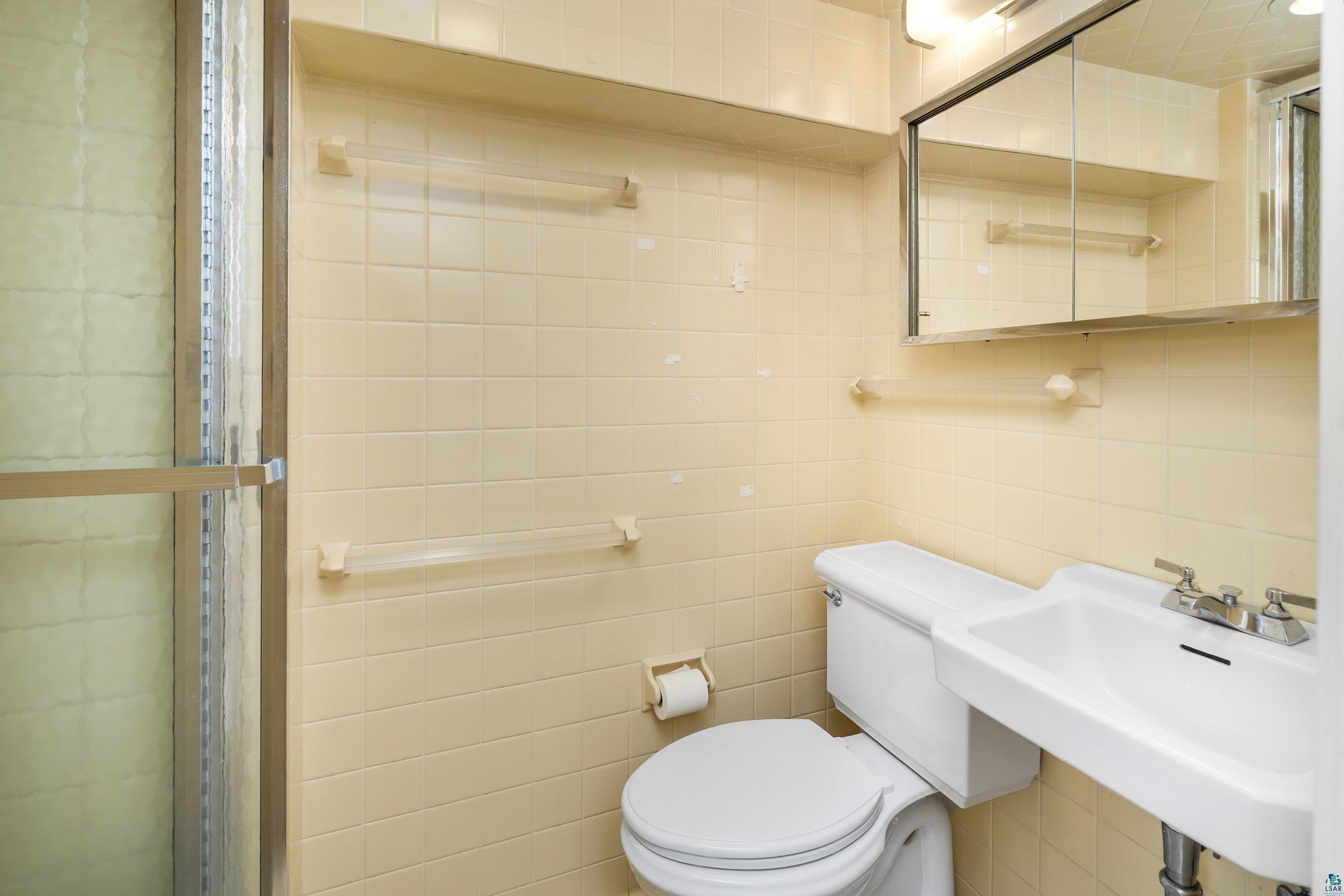1926 Columbus Ave, Duluth, MN 55803 Listing Photo  39