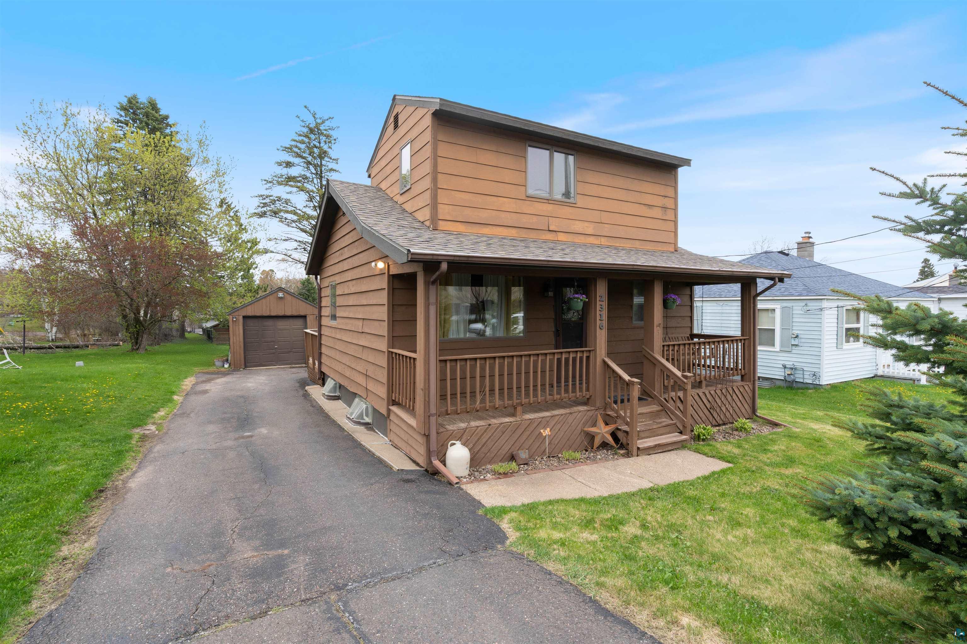2316 Piedmont Ave, Duluth, MN 55811 Listing Photo  1