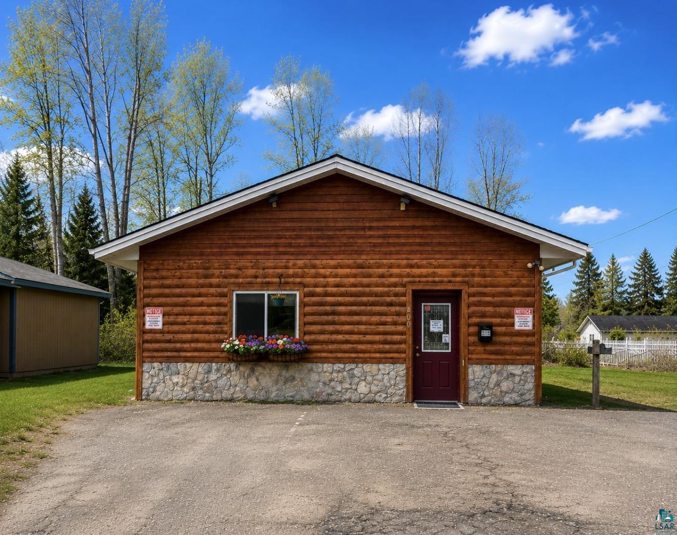 800 E 40th St, Hibbing, MN 55746 Listing Photo  1