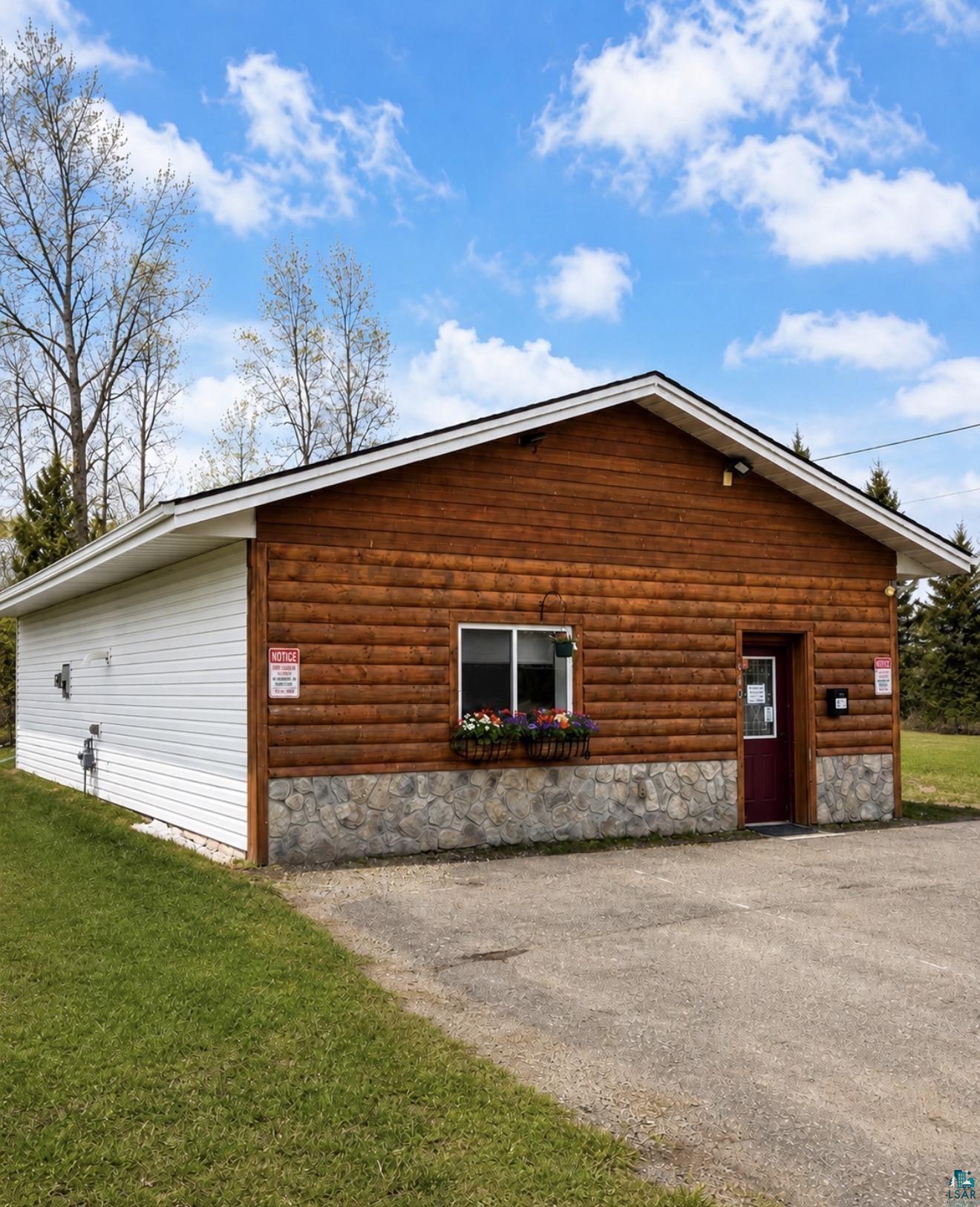 800 E 40th St, Hibbing, MN 55746 Listing Photo  2