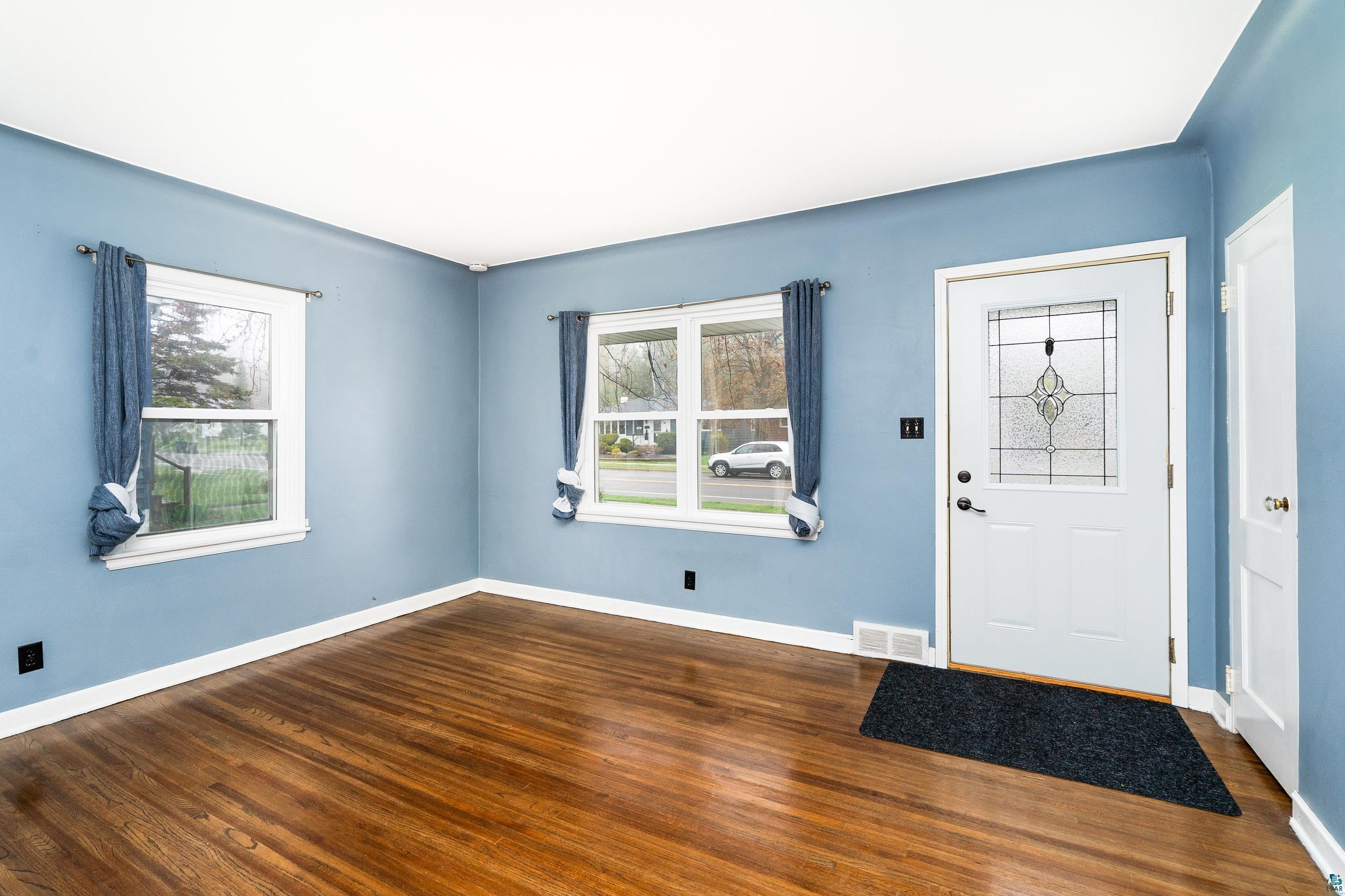4922 Glenwood St, Duluth, MN 55804 Listing Photo  3