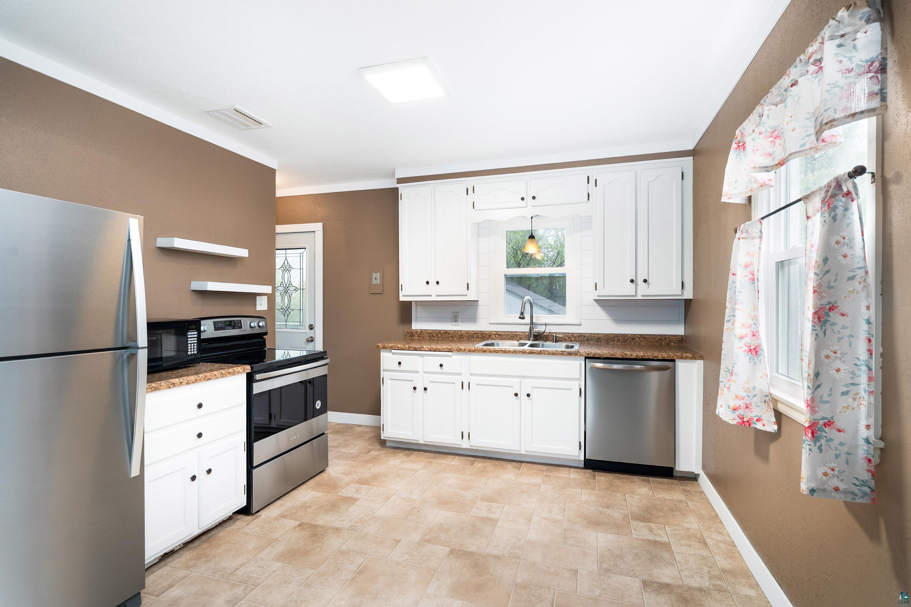 4922 Glenwood St, Duluth, MN 55804 Listing Photo  7