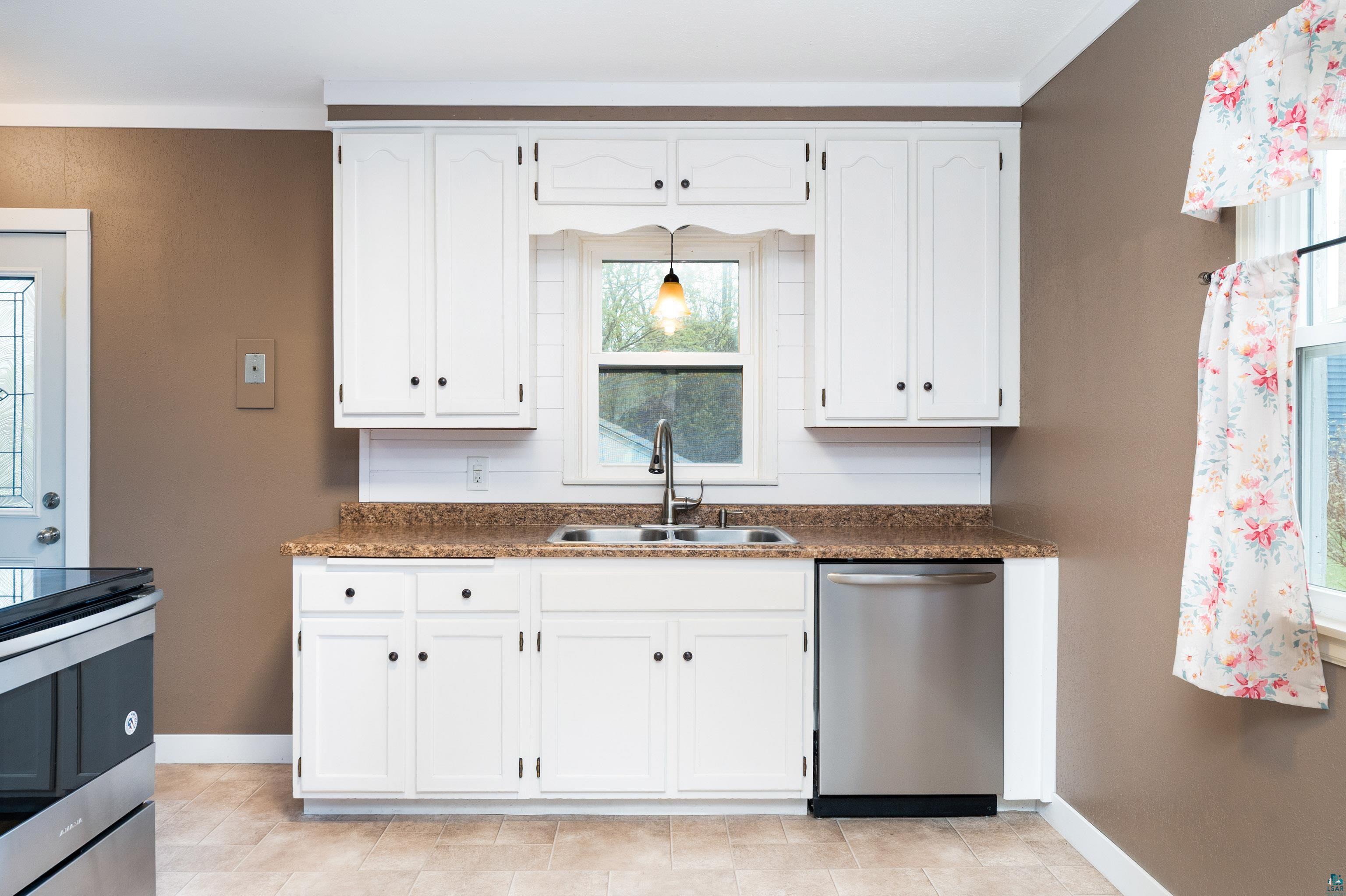 4922 Glenwood St, Duluth, MN 55804 Listing Photo  8