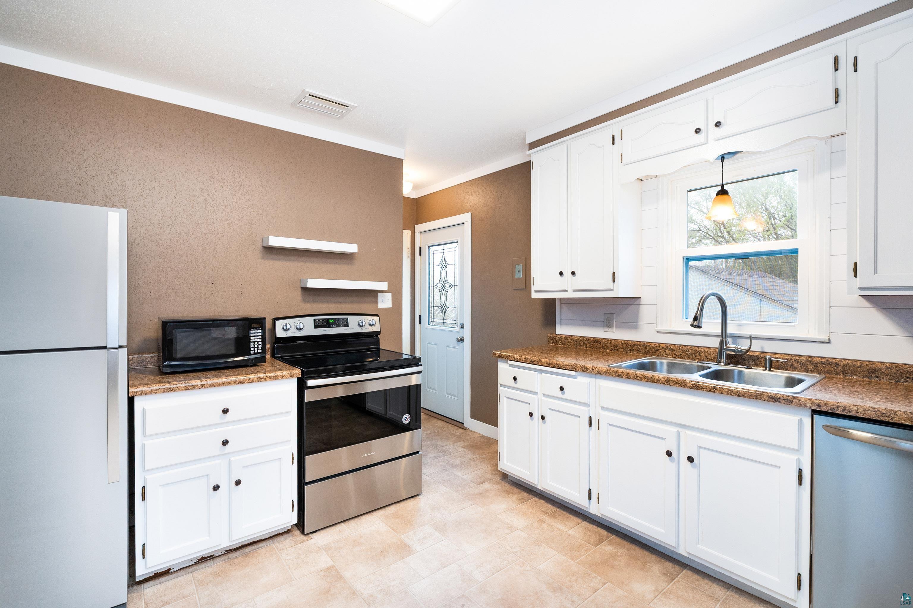 4922 Glenwood St, Duluth, MN 55804 Listing Photo  9