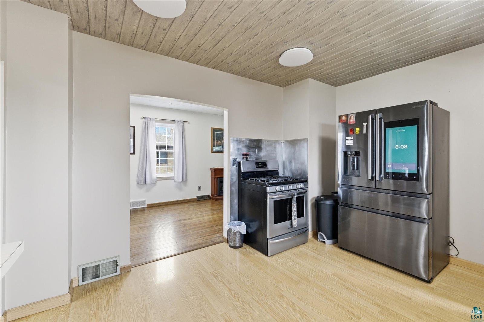 306 W 1st Ave N, Aurora, MN 55705 Listing Photo  9