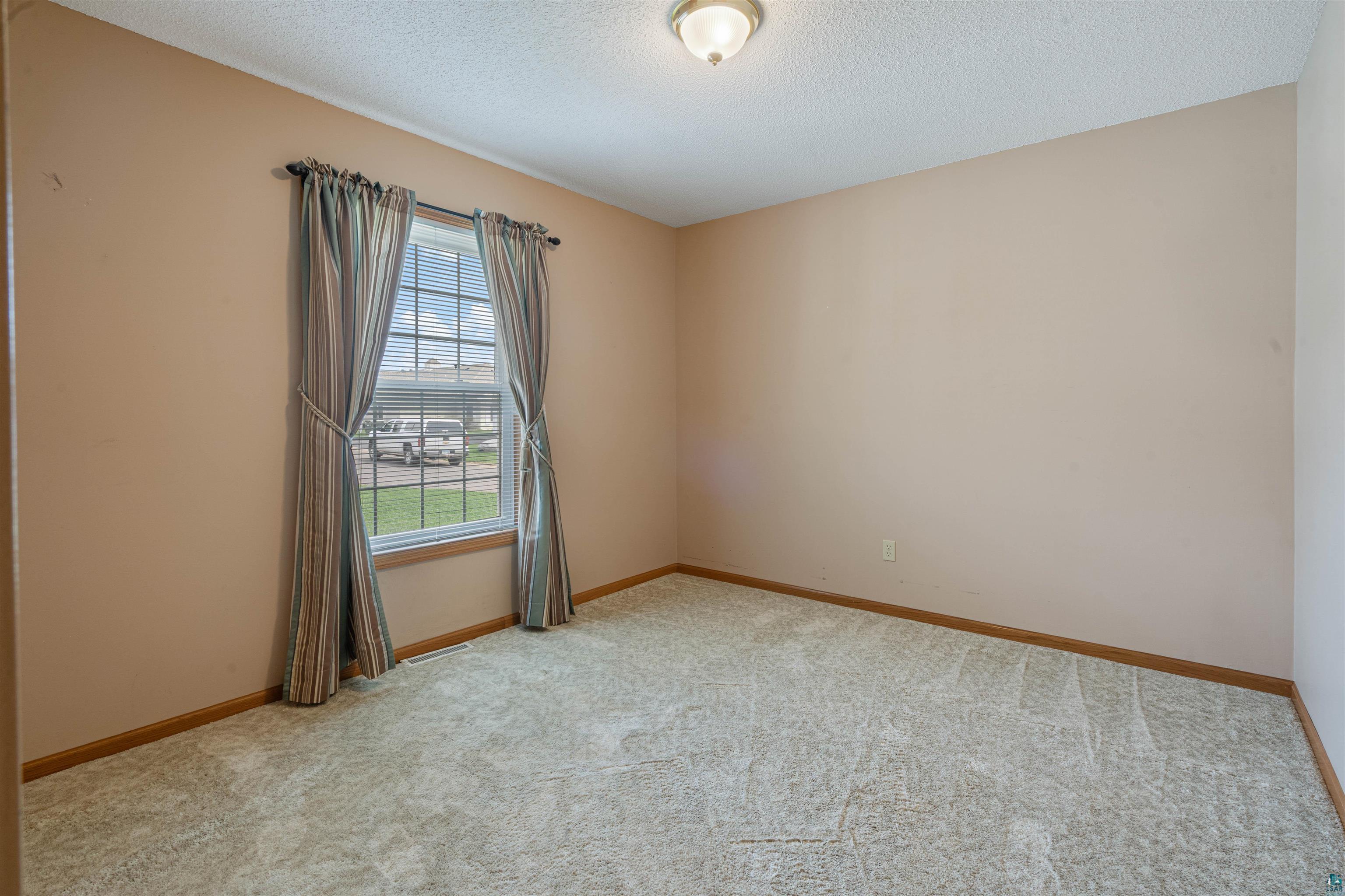 2150 Miller Creek Dr, #8, Duluth, MN 55811 Listing Photo  13