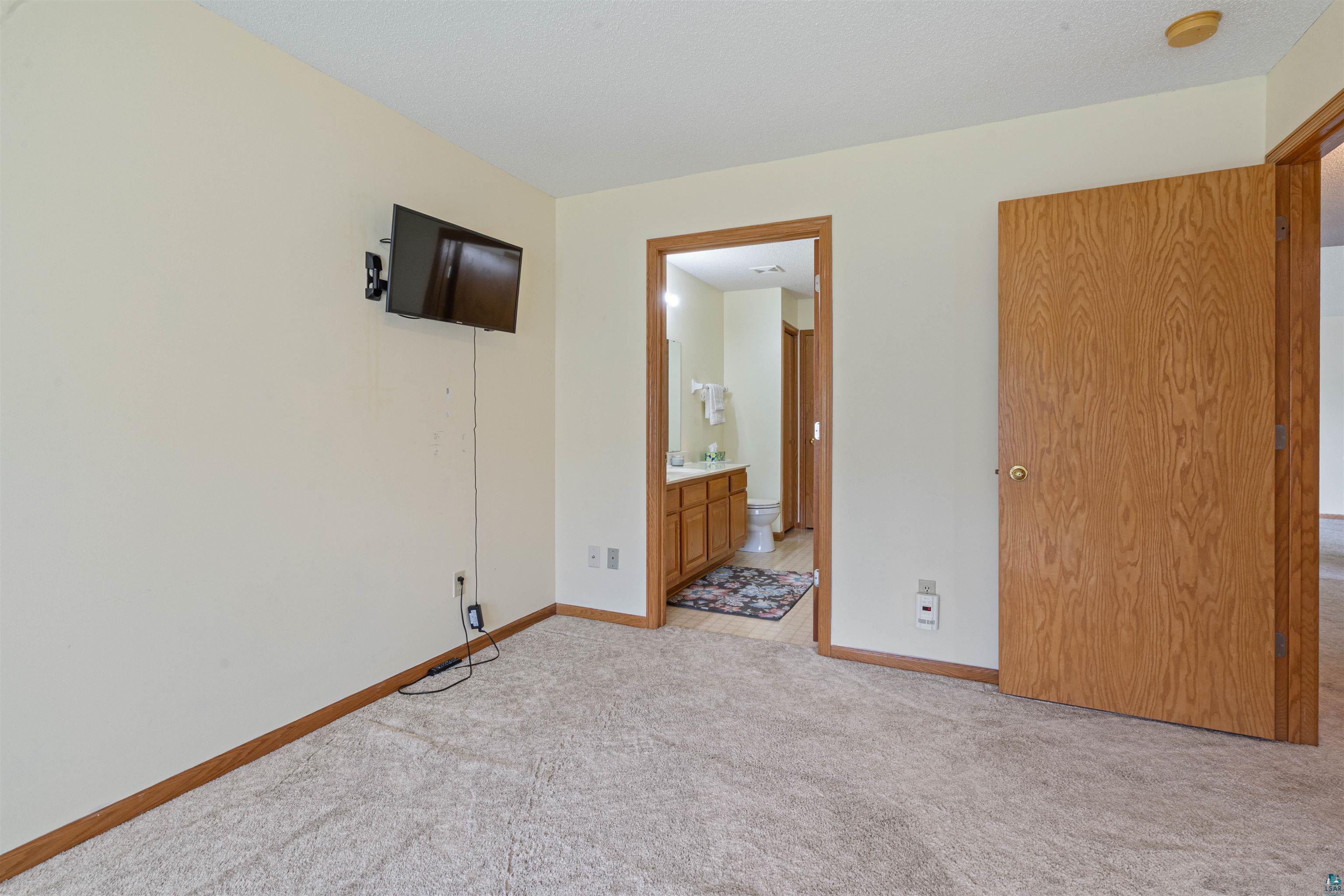2150 Miller Creek Dr, #8, Duluth, MN 55811 Listing Photo  15