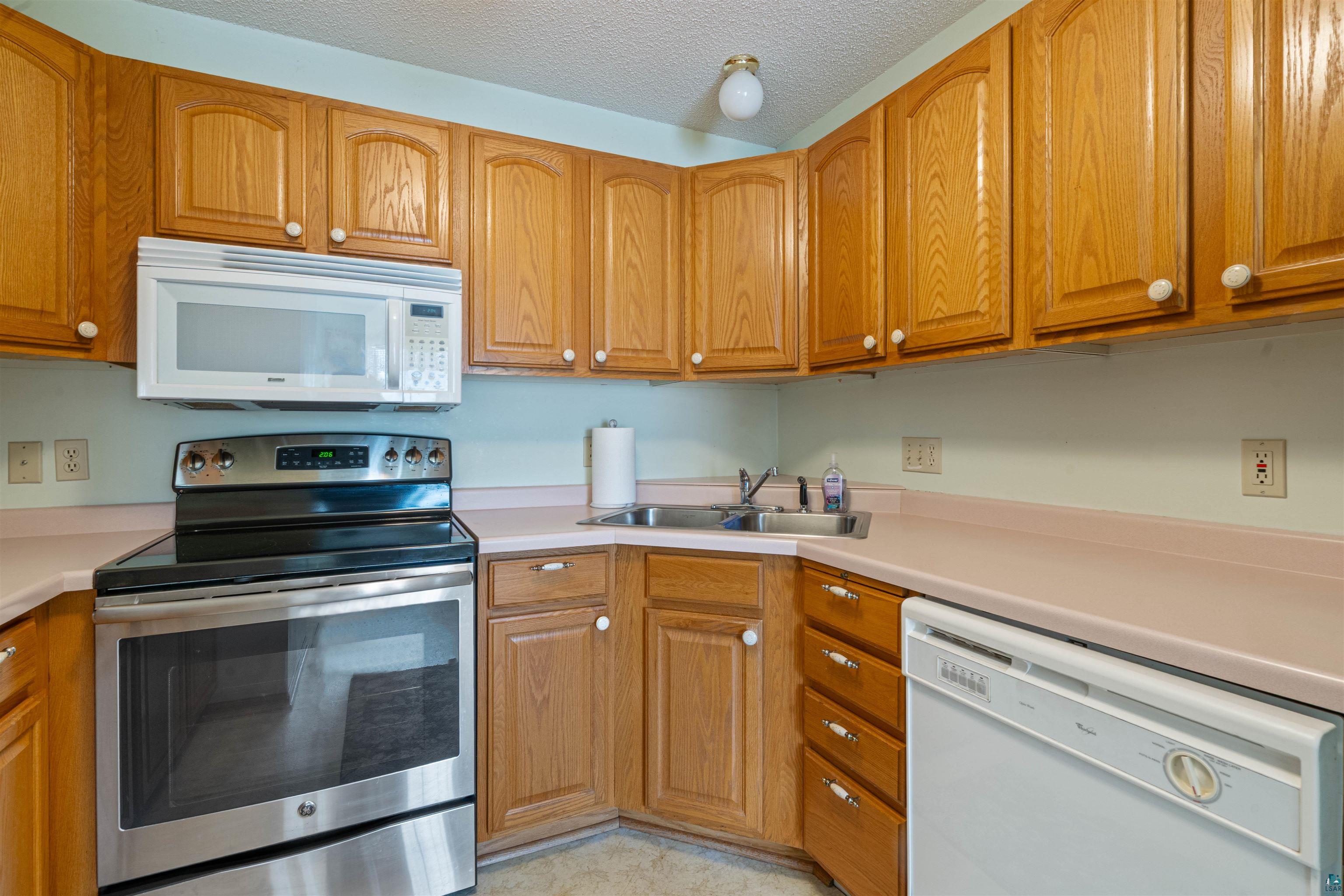 2150 Miller Creek Dr, #8, Duluth, MN 55811 Listing Photo  6