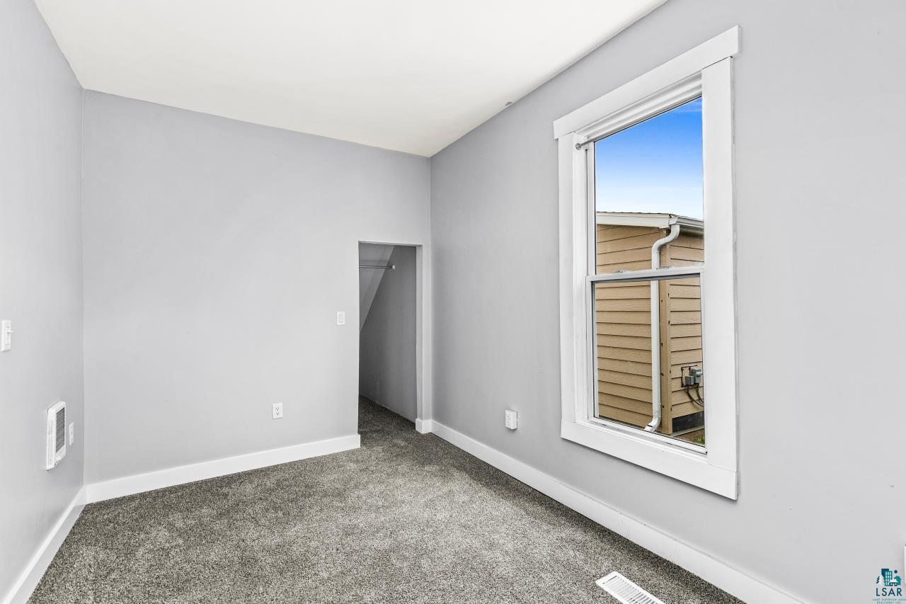 2815 W 3rd St, Duluth, MN 55806 Listing Photo  12