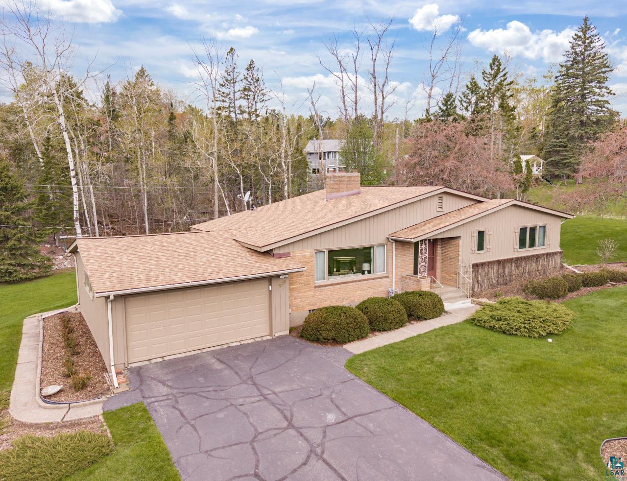 529 Valley Dr, Duluth, MN 55804 Listing Photo  2