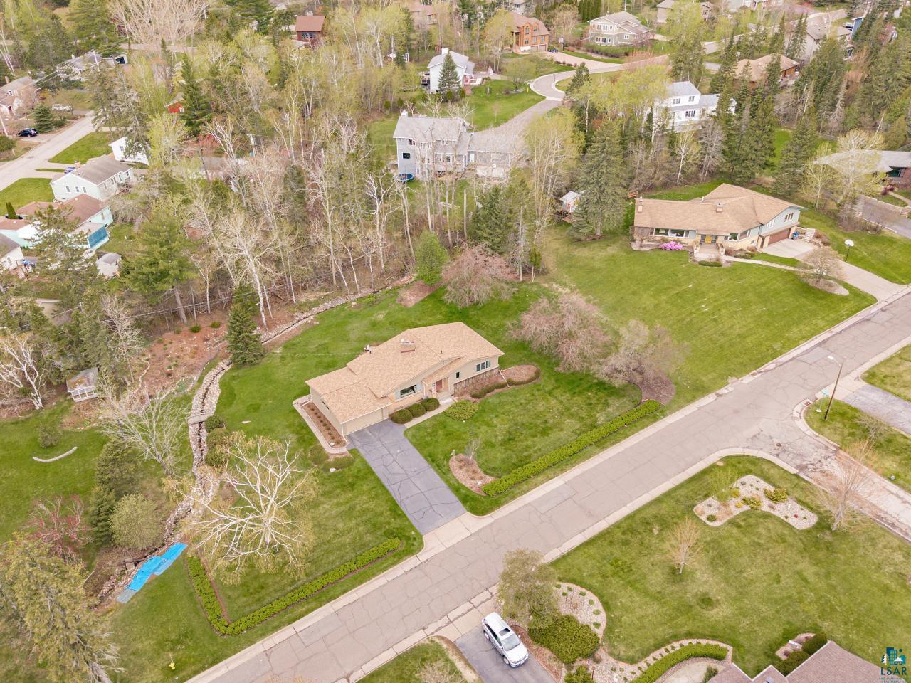 529 Valley Dr, Duluth, MN 55804 Listing Photo  73