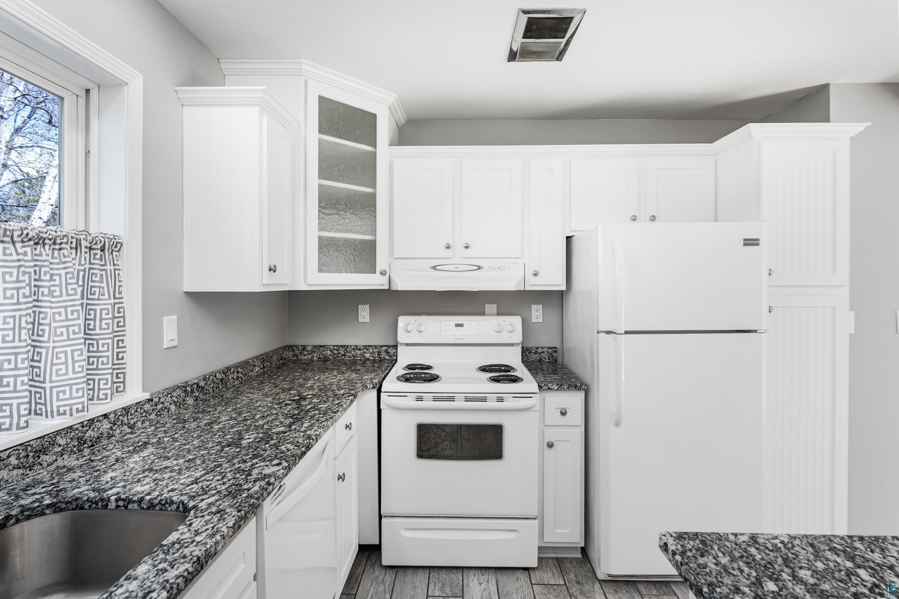 504 Madison Ave, Duluth, MN 55811 Listing Photo  12