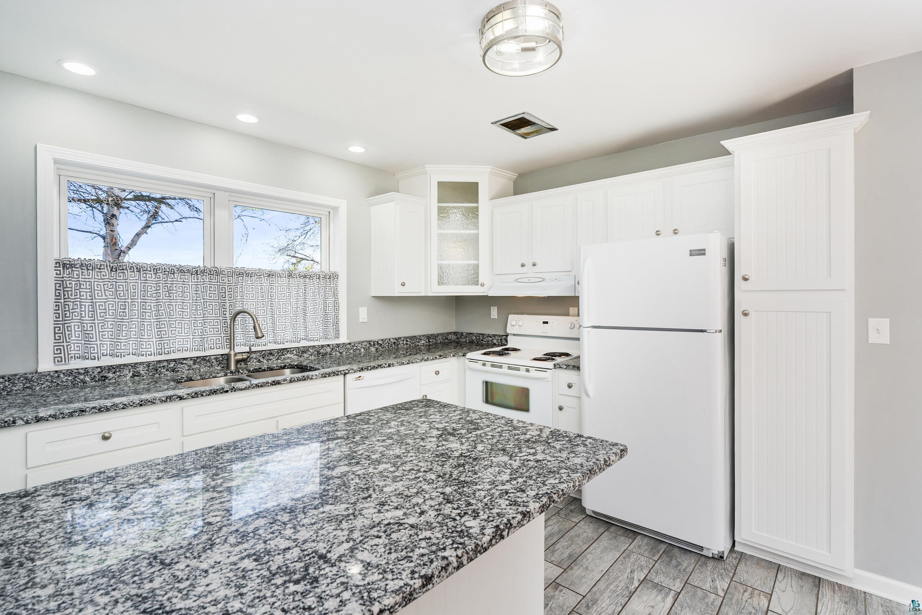 504 Madison Ave, Duluth, MN 55811 Listing Photo  3