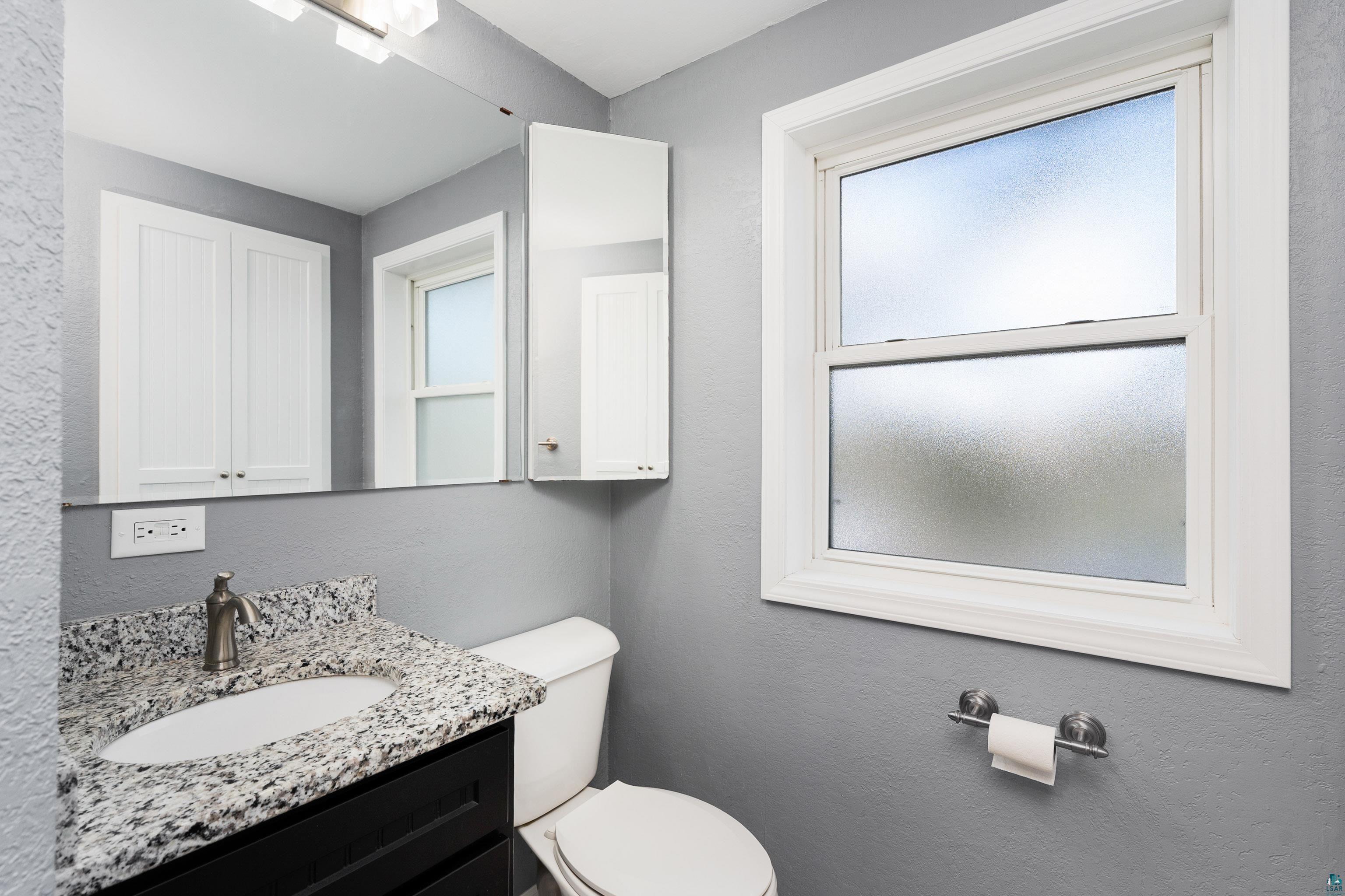 504 Madison Ave, Duluth, MN 55811 Listing Photo  23
