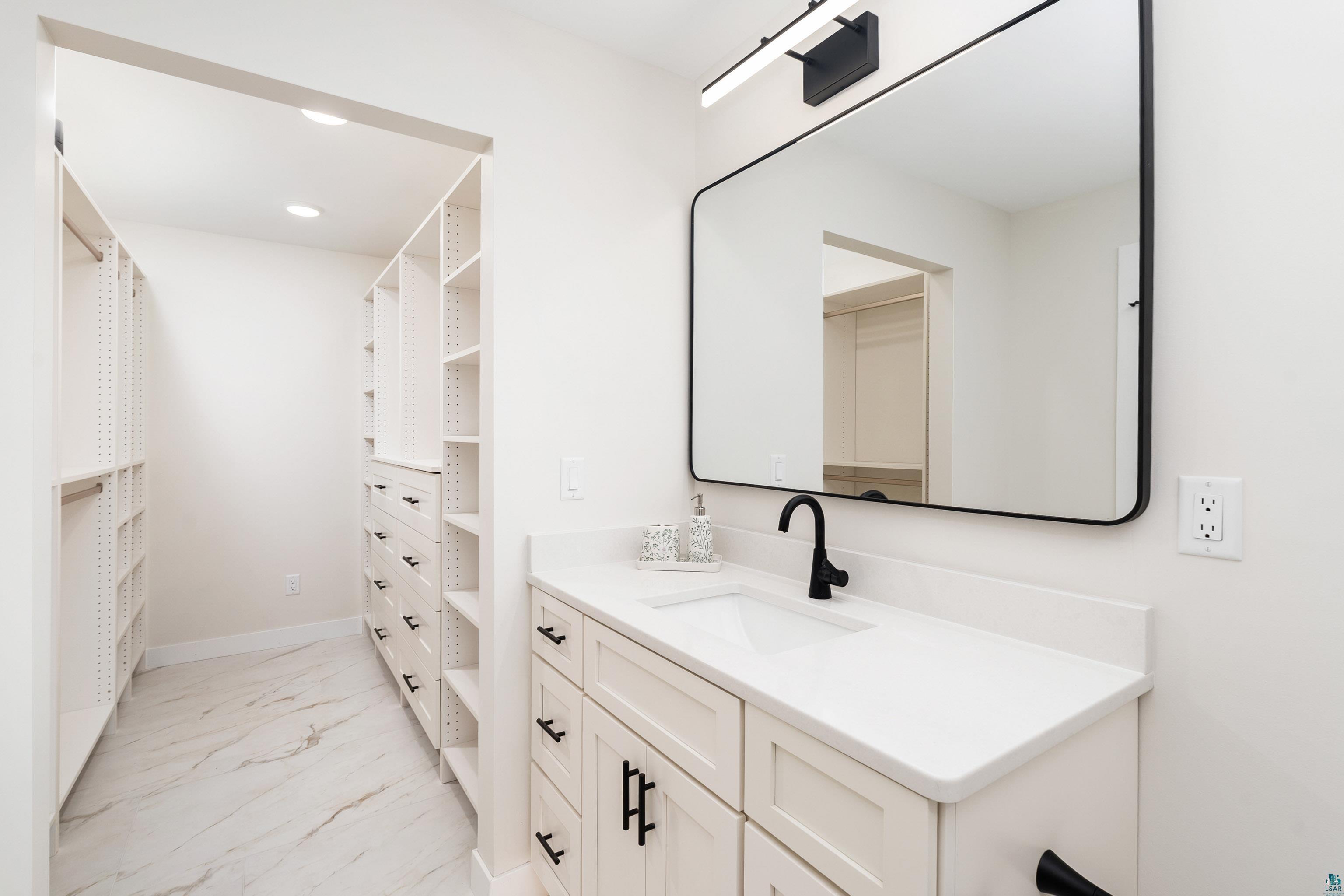 3821 Fountain Gate Dr, Duluth, MN 55811 Listing Photo  17
