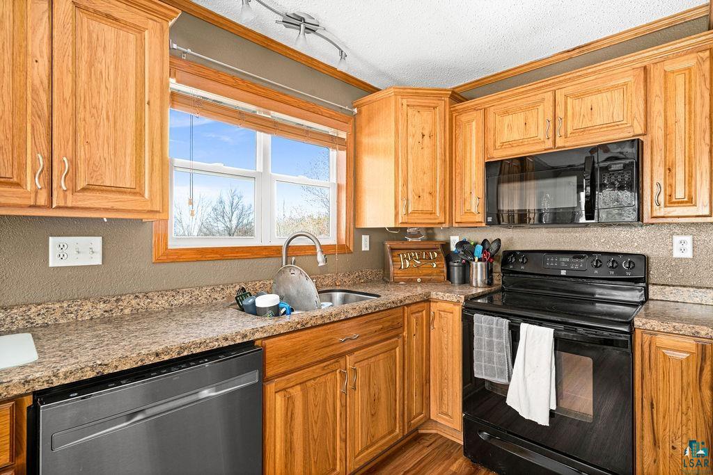 22 Marks Dr, Silver Bay, MN 55614 Listing Photo  4