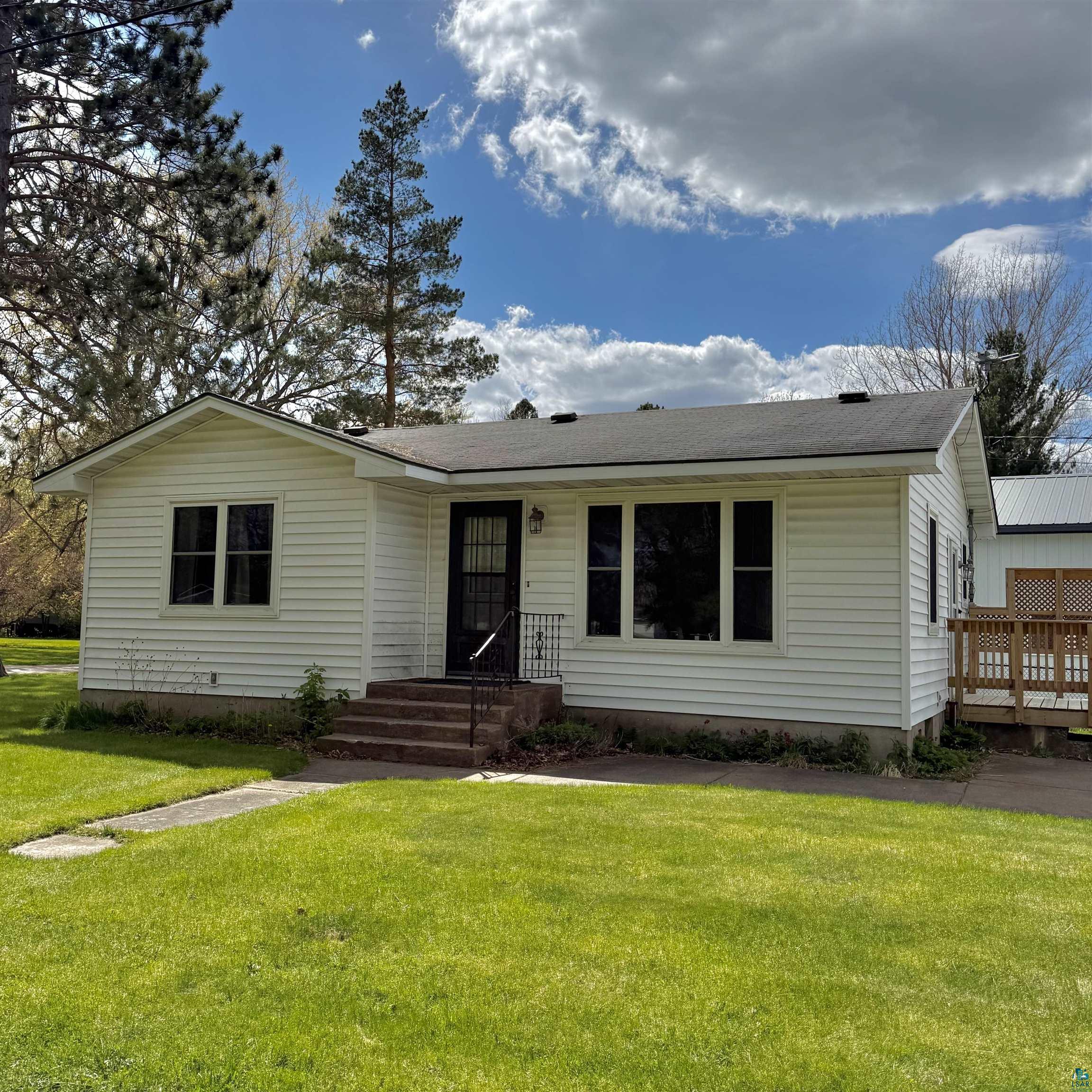 811 Hickory St, Floodwood, MN 55736 Listing Photo  1
