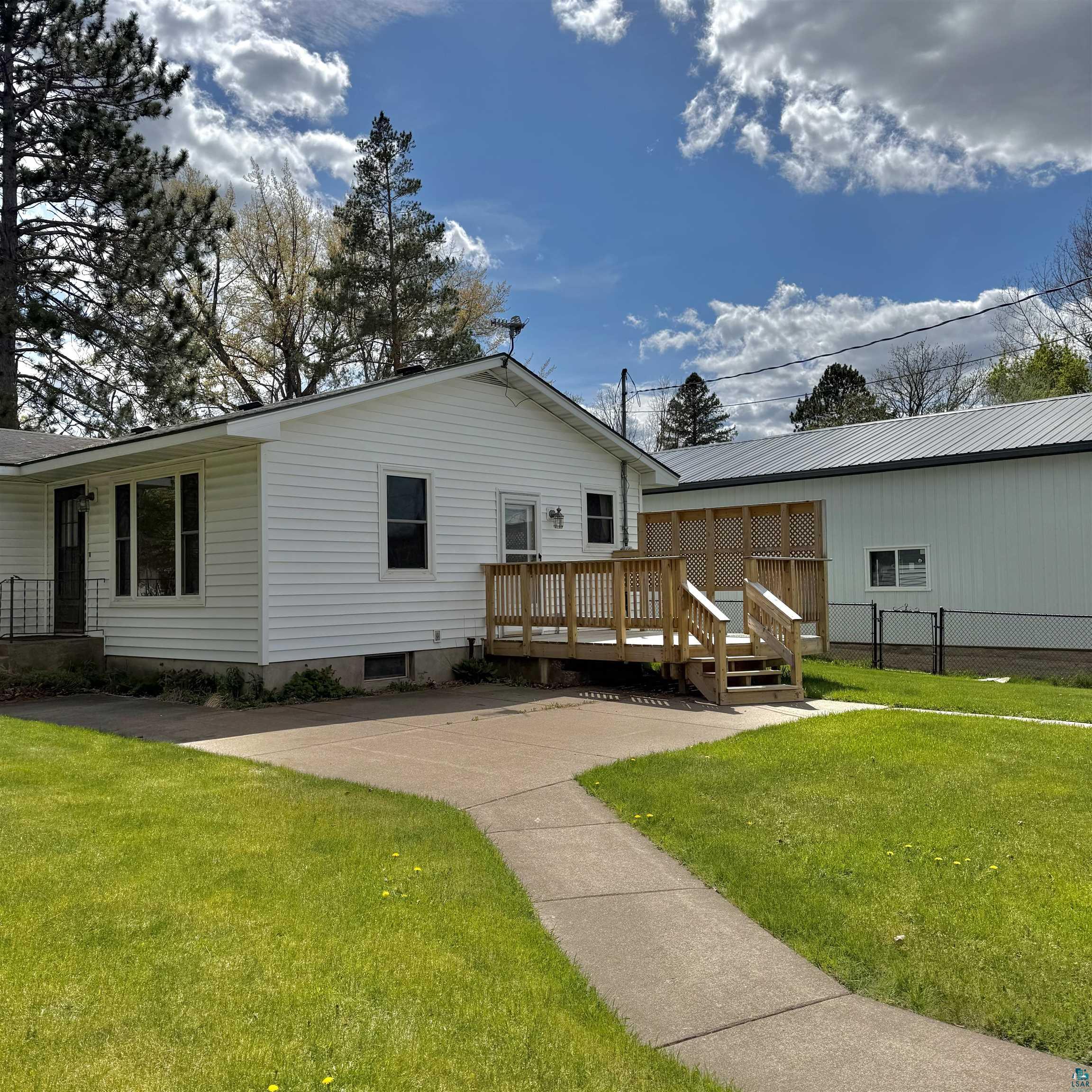 811 Hickory St, Floodwood, MN 55736 Listing Photo  2
