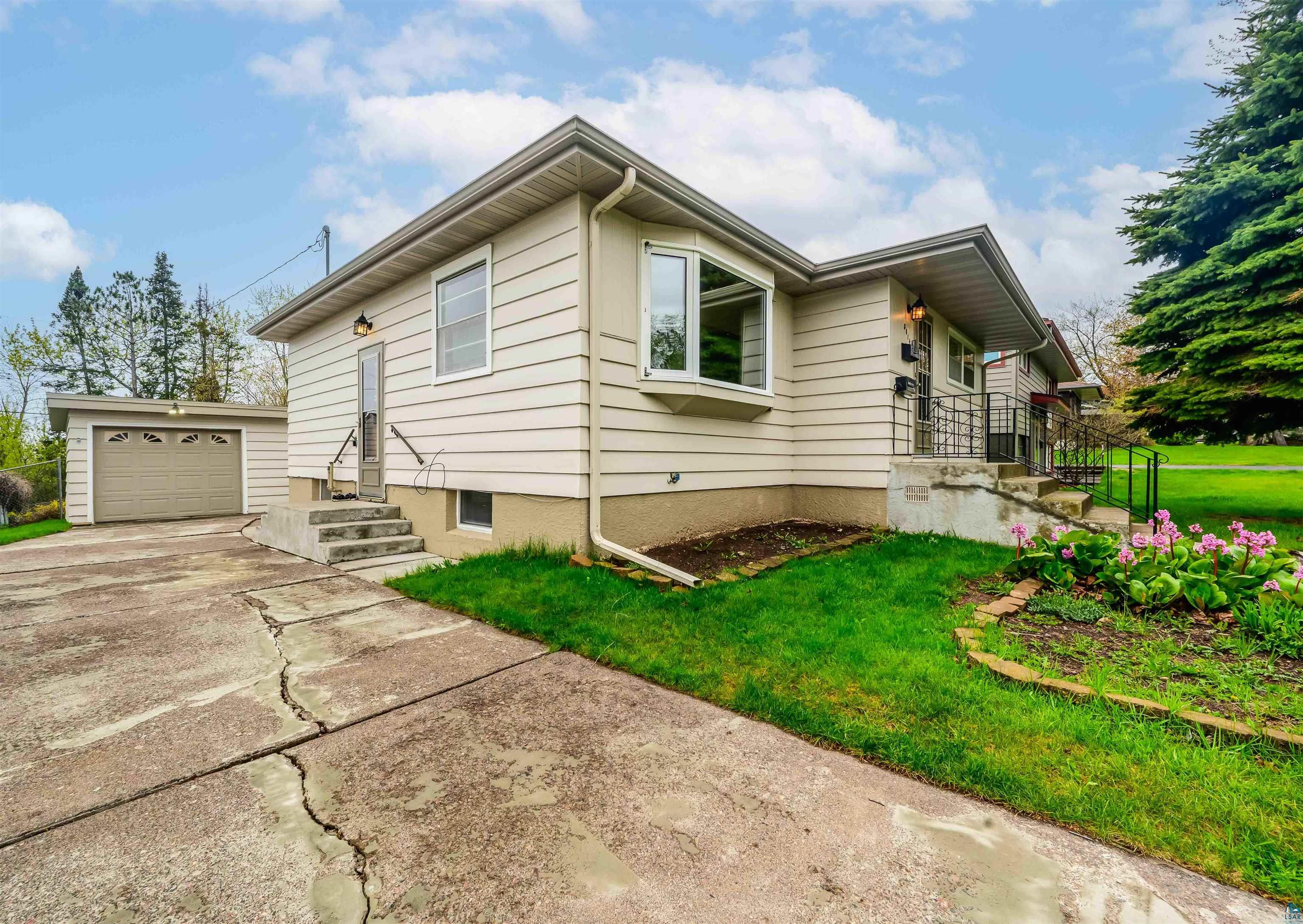 5014 Avondale St, Duluth, MN 55804 Listing Photo  56