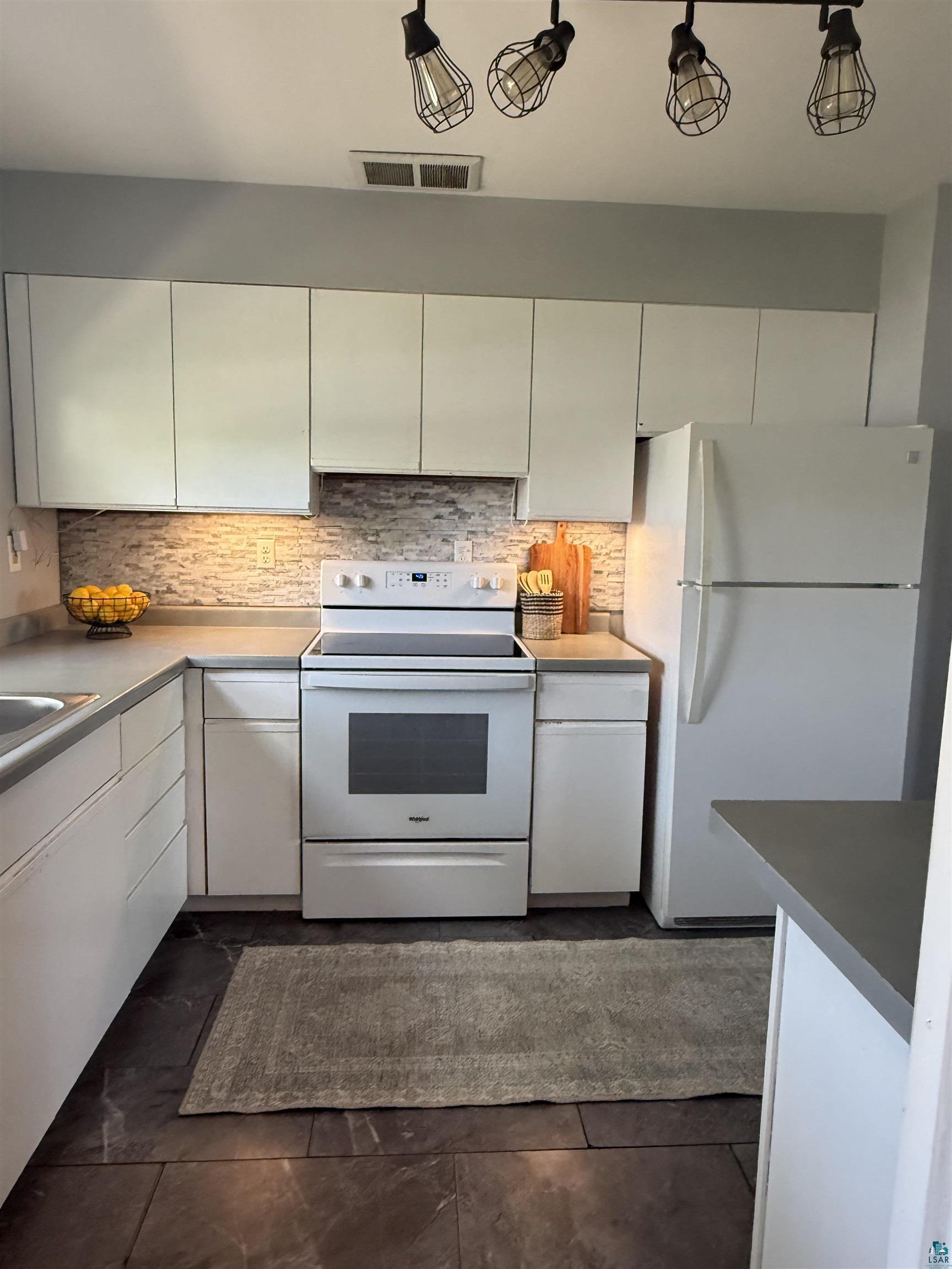 431 Kelly Cr, #431, Duluth, MN 55811 Listing Photo  2
