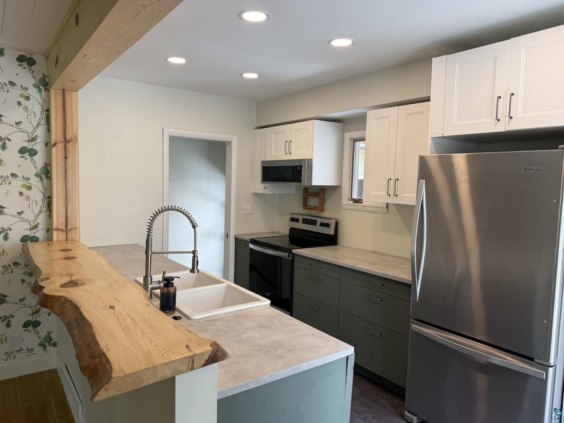 3722 E 4th St, Duluth, MN 55804 Listing Photo  4