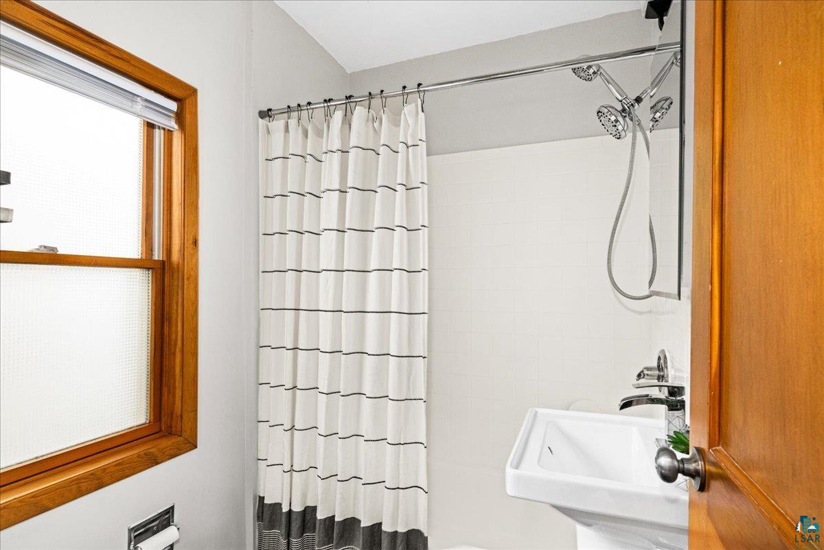 2418 W 2nd St, Duluth, MN 55806 Listing Photo  11