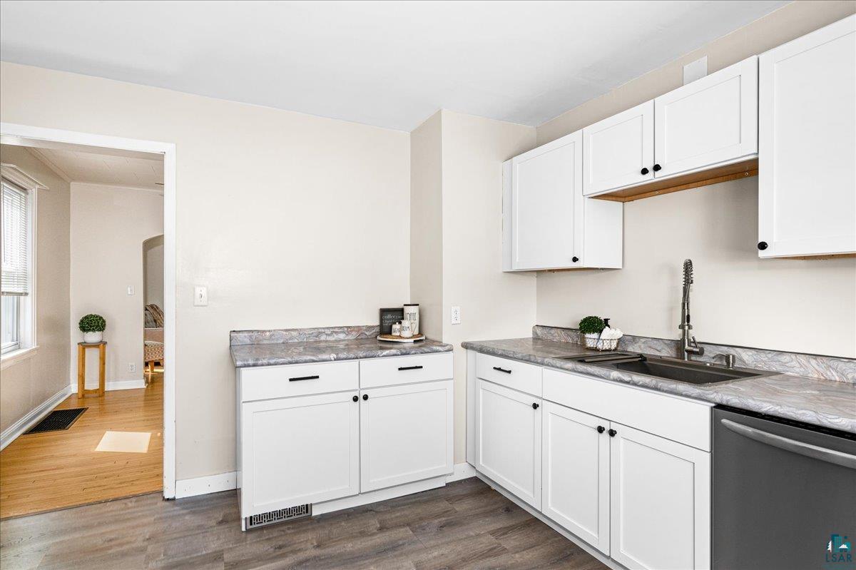 2418 W 2nd St, Duluth, MN 55806 Listing Photo  15