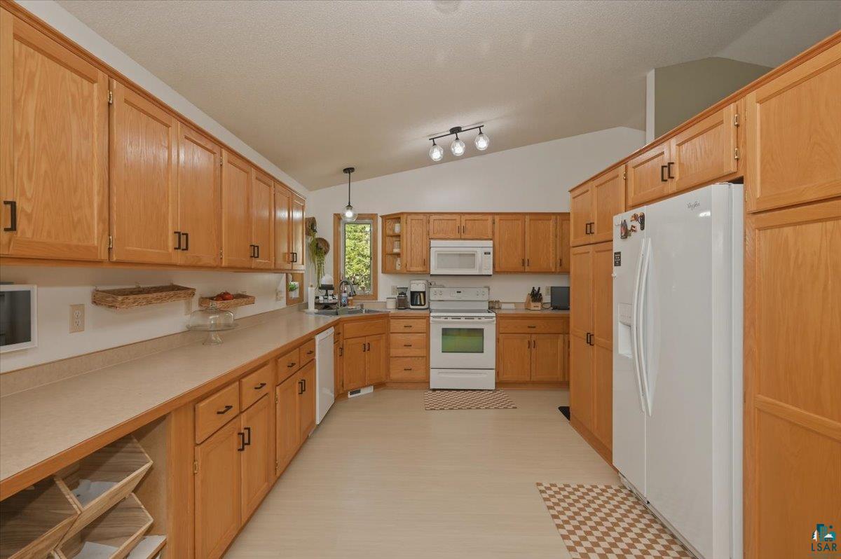 47 Amy Ln, Esko, MN 55733 Listing Photo  9