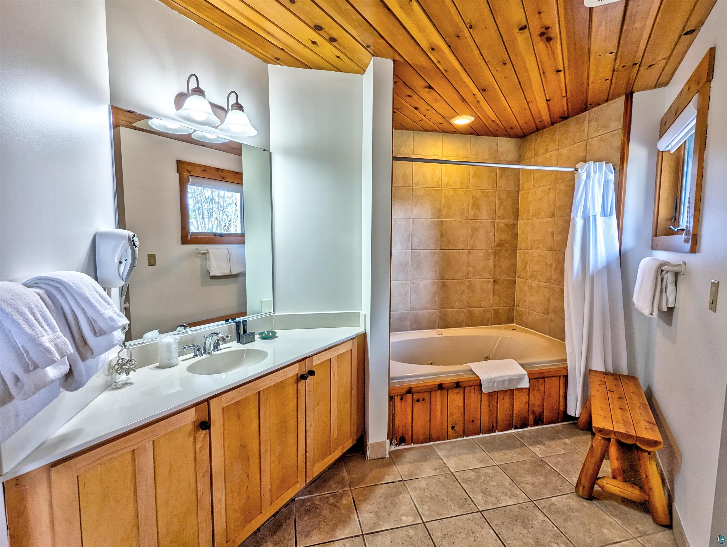 2826 Highway 61, #400, Two Harbors, MN 55616 Listing Photo  13