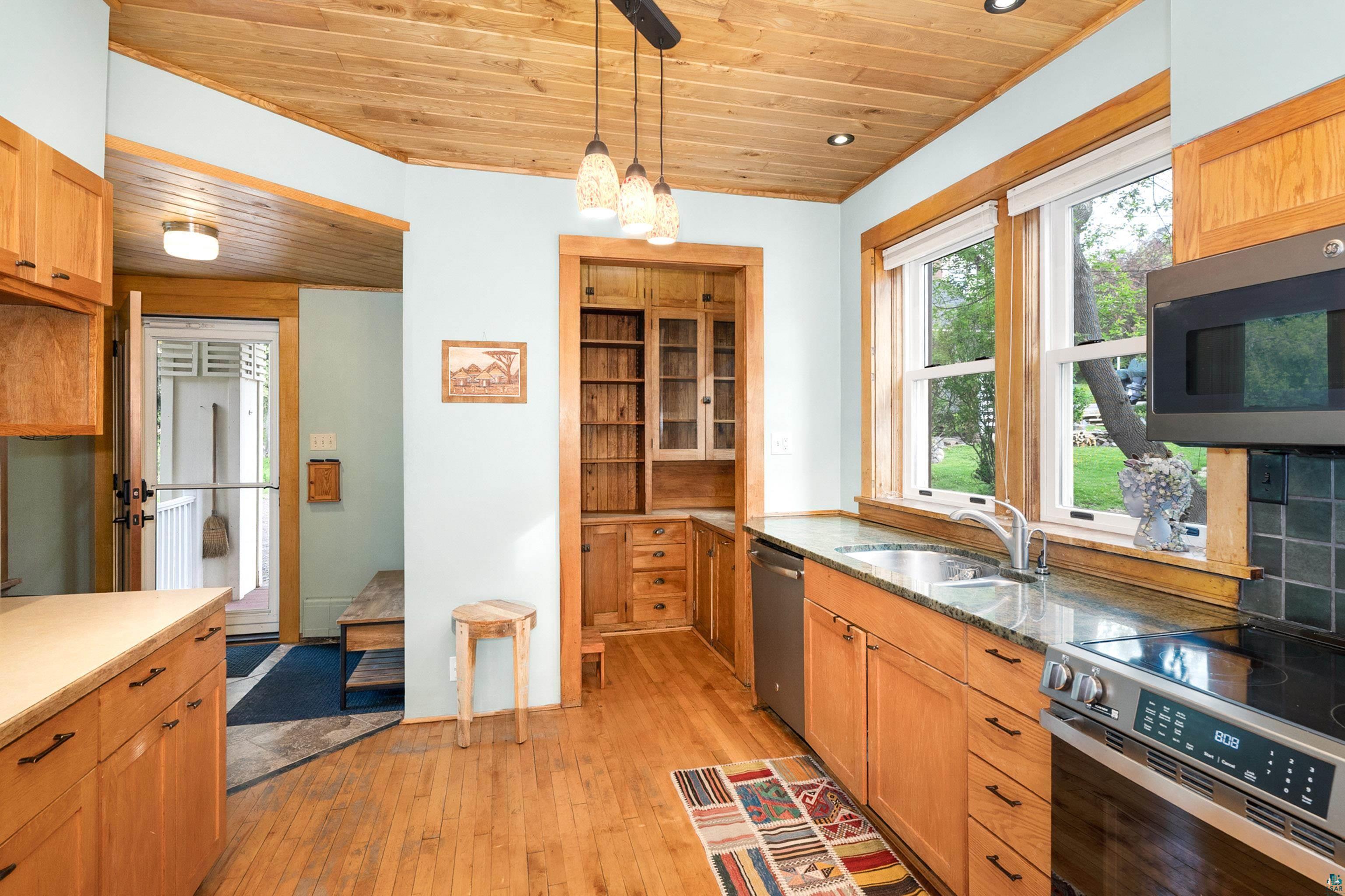 2221 E 4th St, Duluth, MN 55812 Listing Photo  20