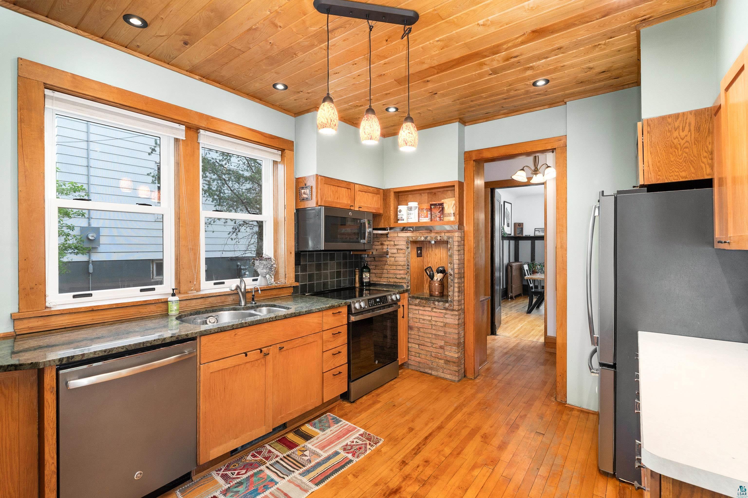 2221 E 4th St, Duluth, MN 55812 Listing Photo  21