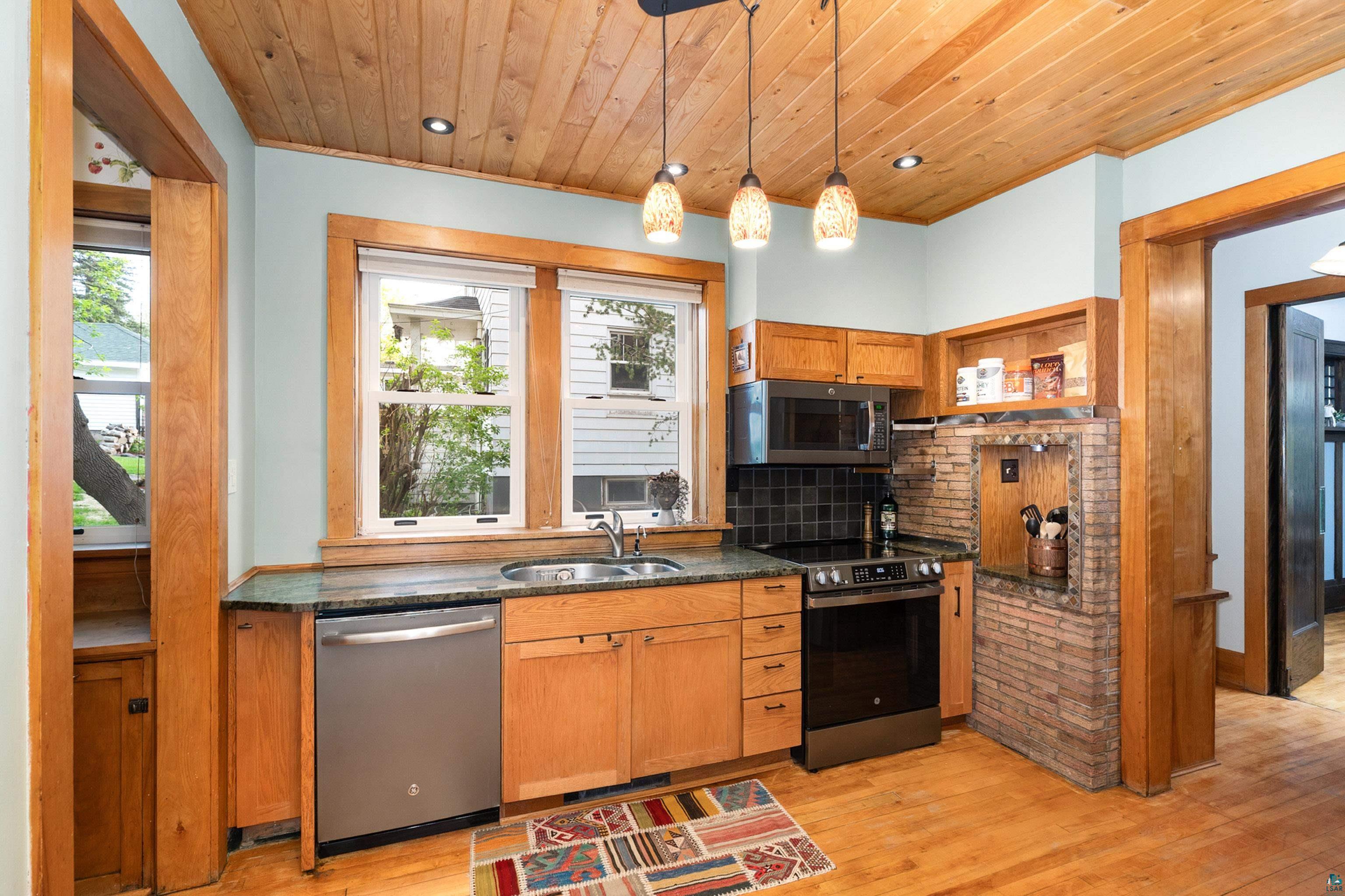 2221 E 4th St, Duluth, MN 55812 Listing Photo  22