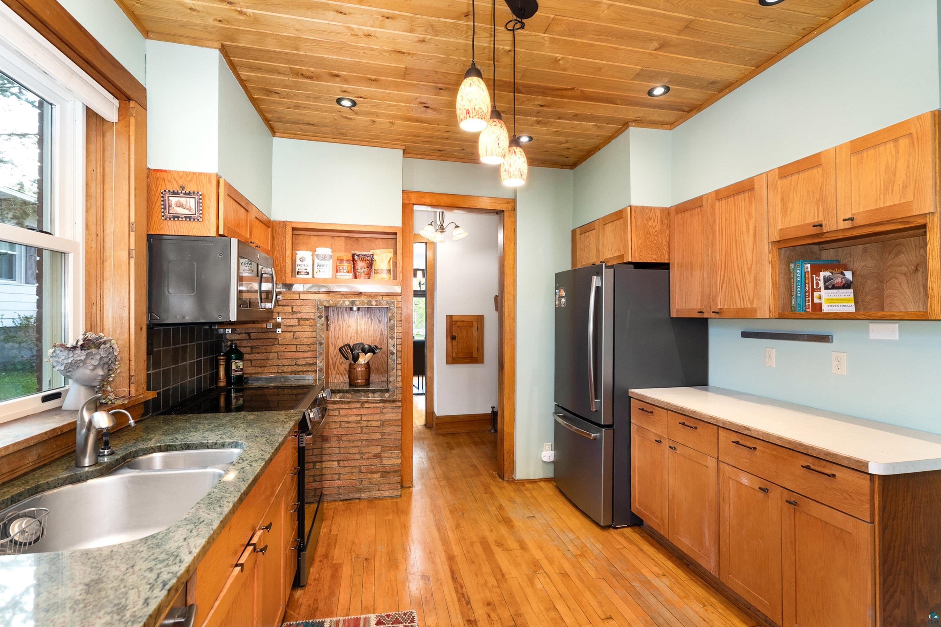 2221 E 4th St, Duluth, MN 55812 Listing Photo  24