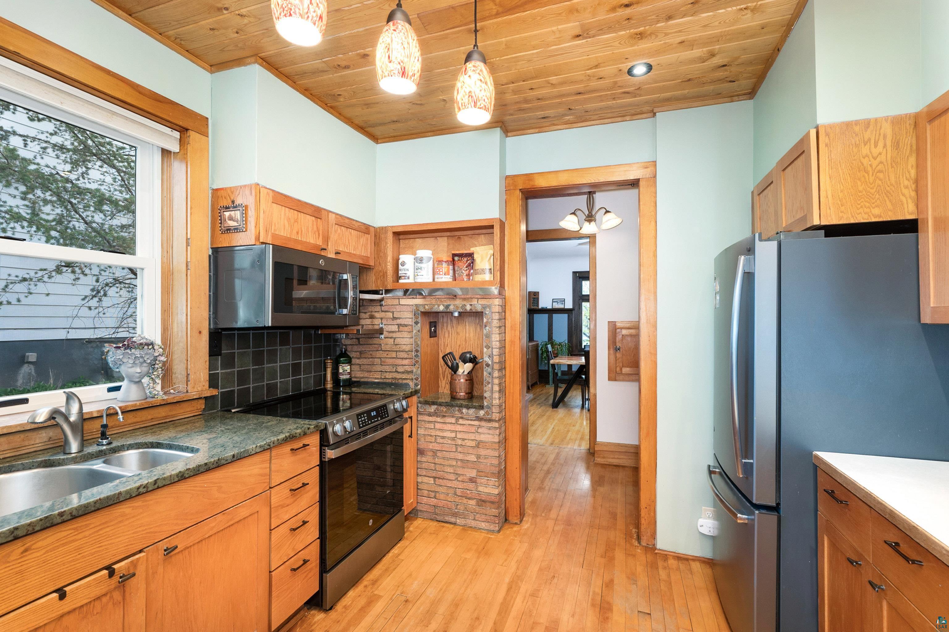 2221 E 4th St, Duluth, MN 55812 Listing Photo  28