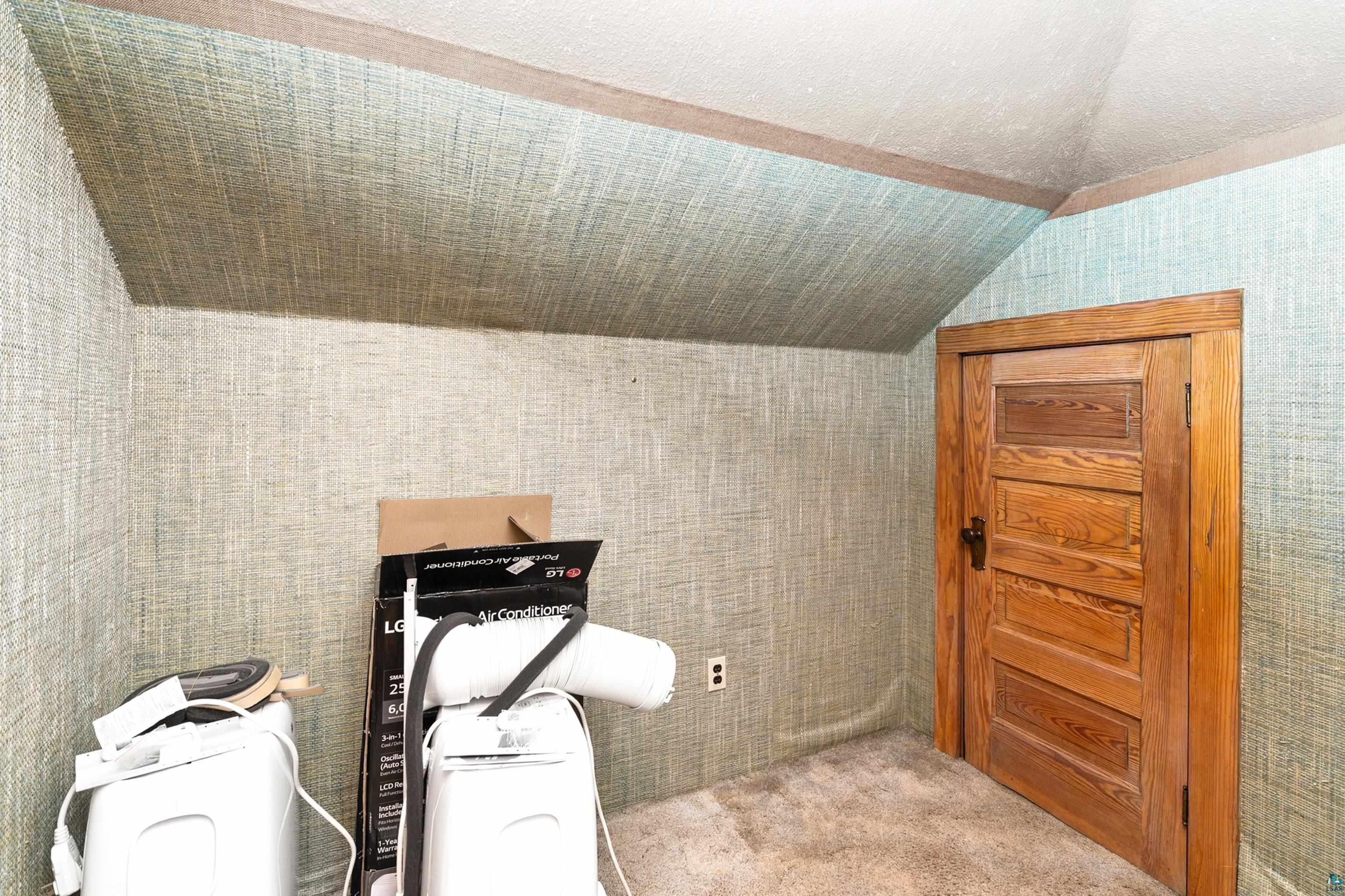2221 E 4th St, Duluth, MN 55812 Listing Photo  71