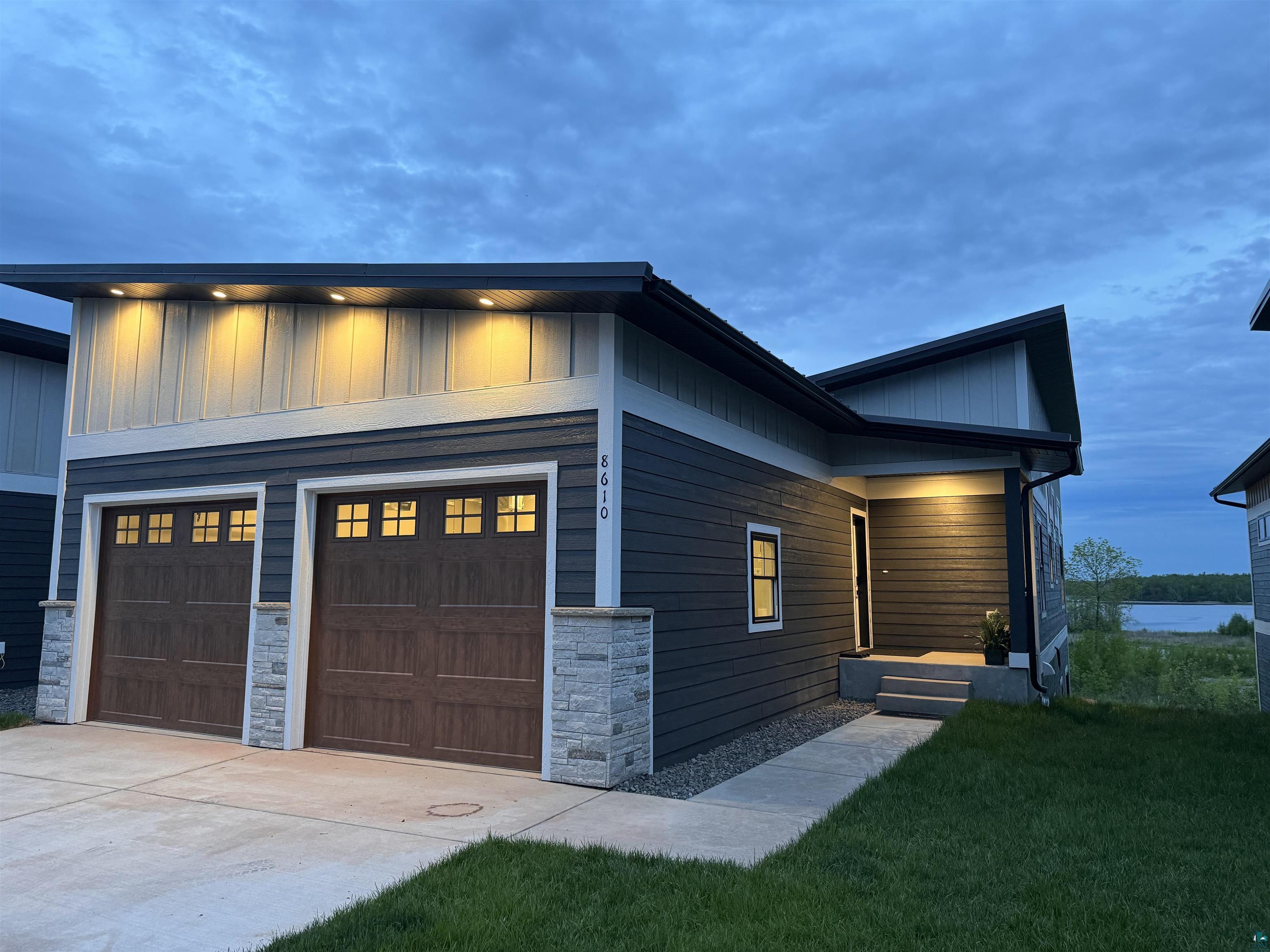8620 Maynard Pl, Duluth, MN 55807 Listing Photo  1