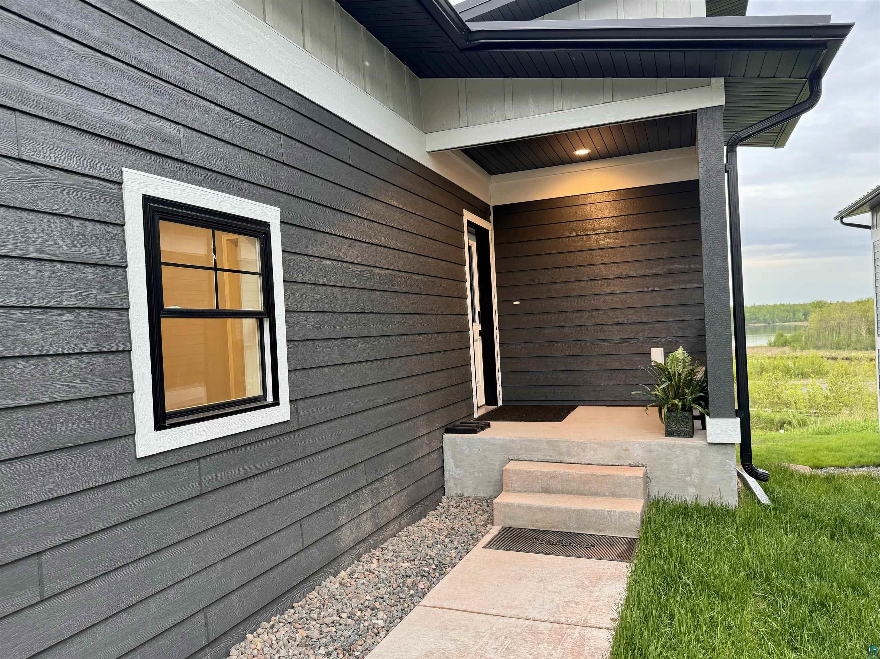 8620 Maynard Pl, Duluth, MN 55807 Listing Photo  2