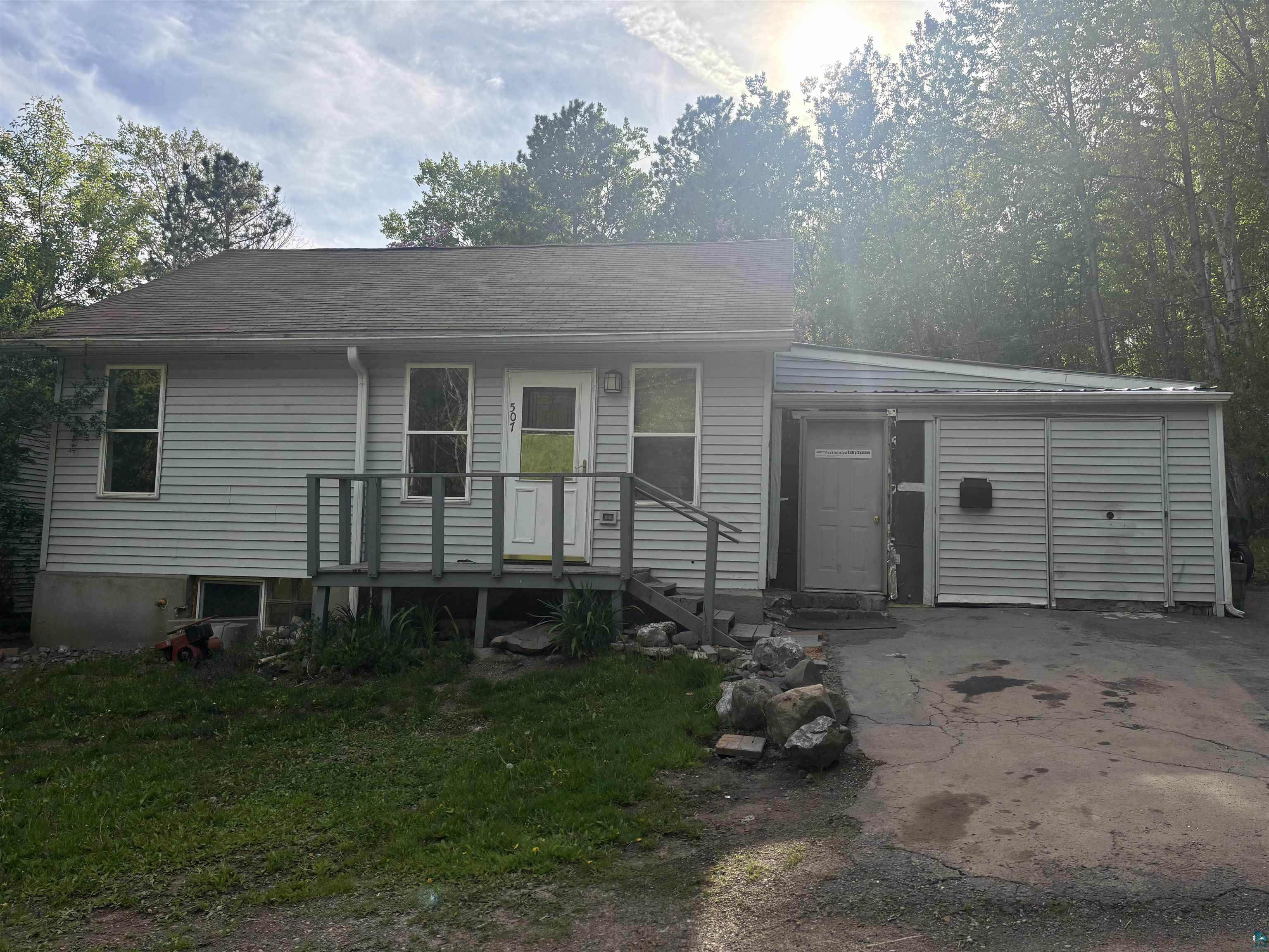507 N 76th Ave W, Duluth, MN 55807 Listing Photo  2