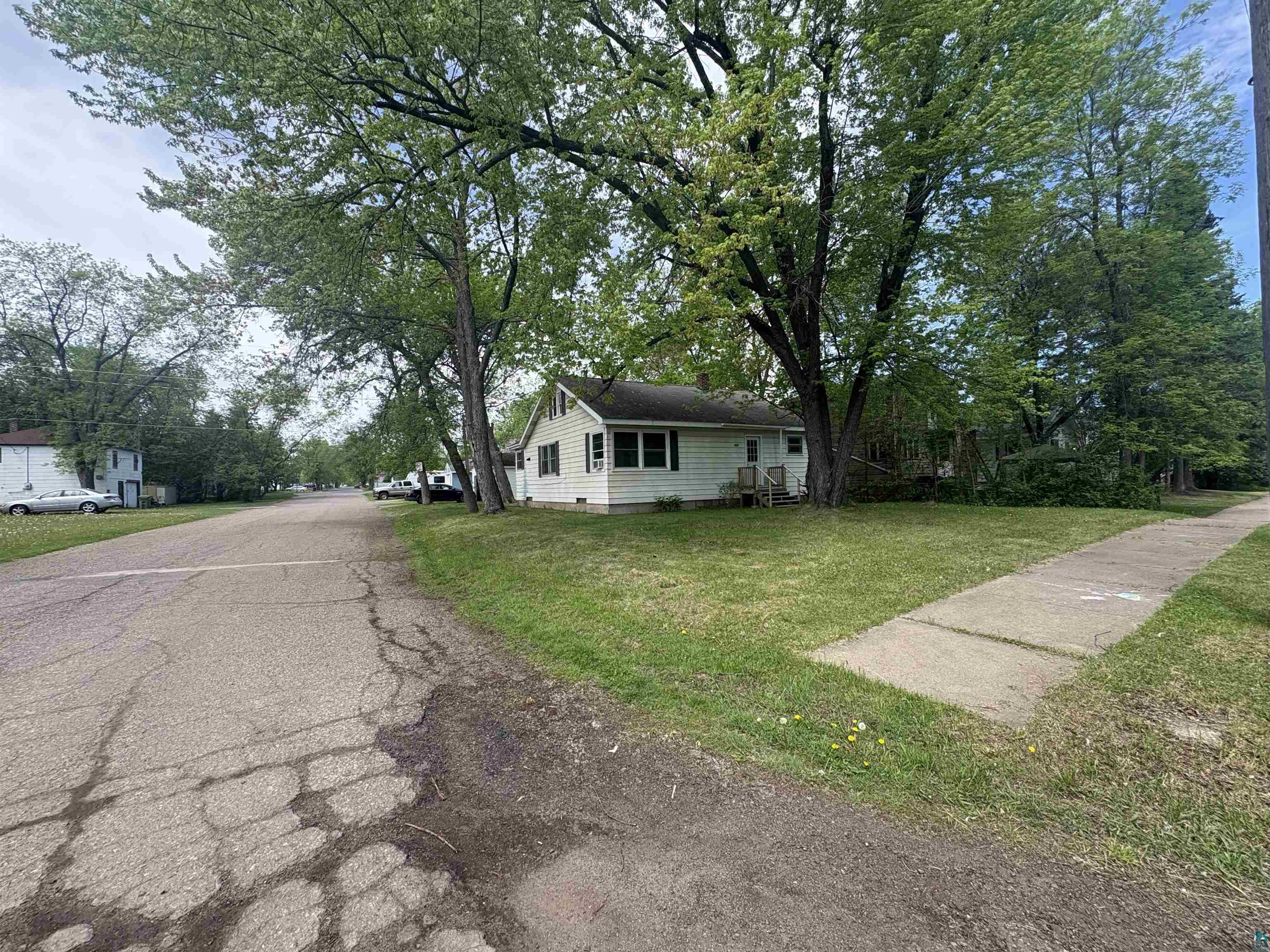 2835 8th Ave E, Hibbing, MN 55746 Listing Photo  15