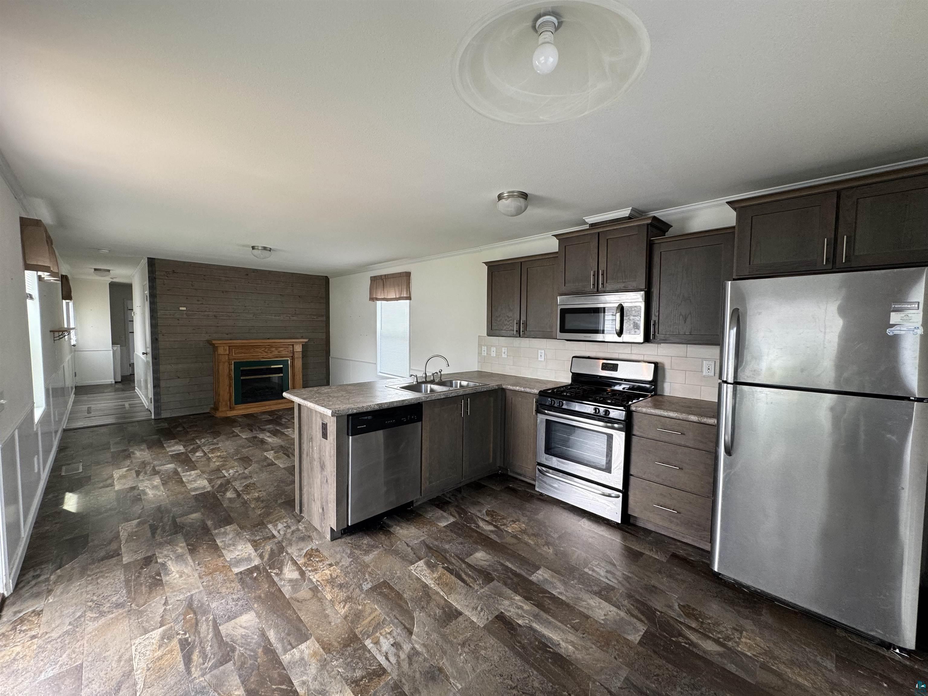 8 Holt Dr, Duluth, MN 55808 Listing Photo  2