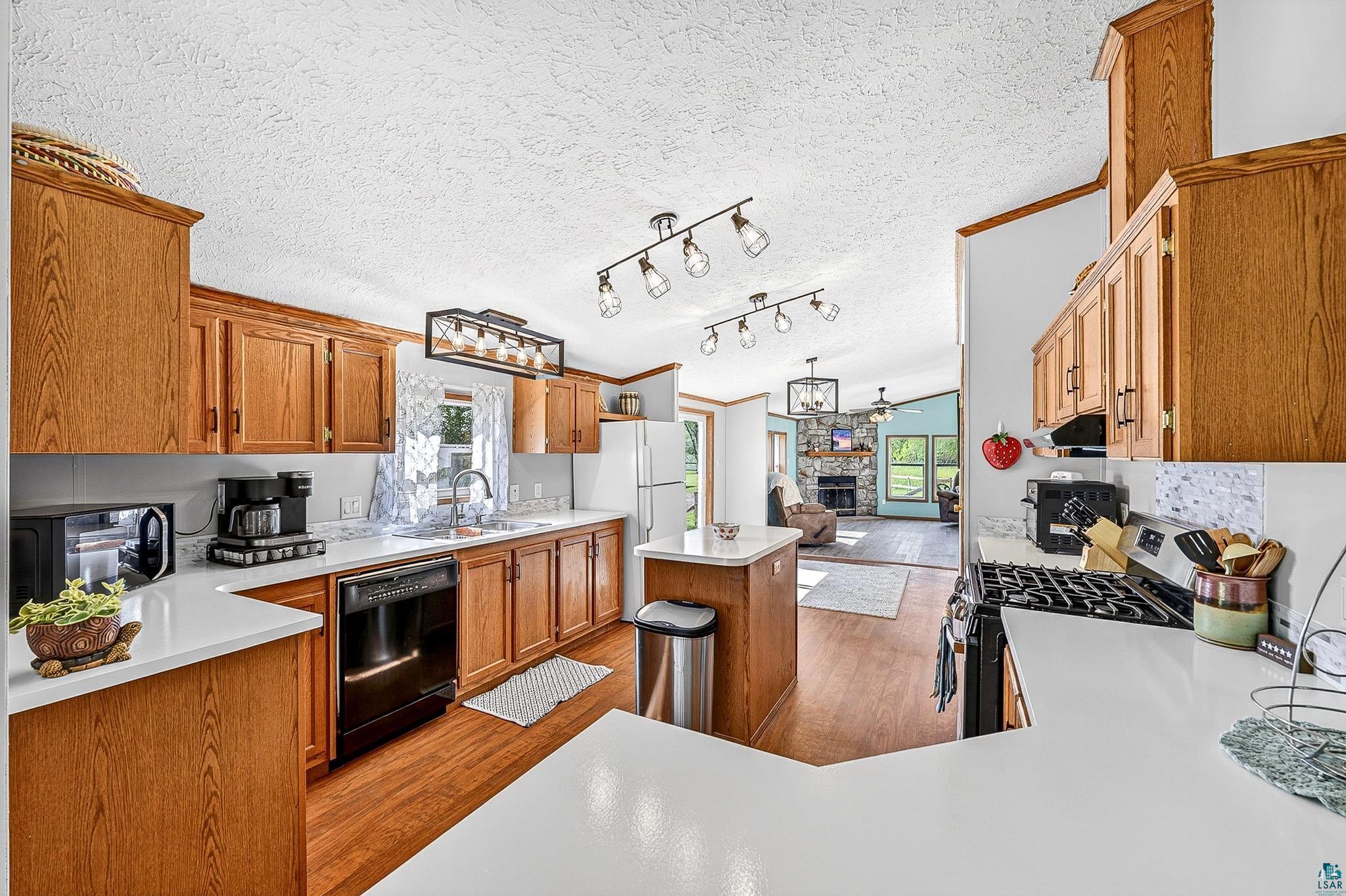 5404 S Midbon Rd, Superior, WI 54880 Listing Photo  9