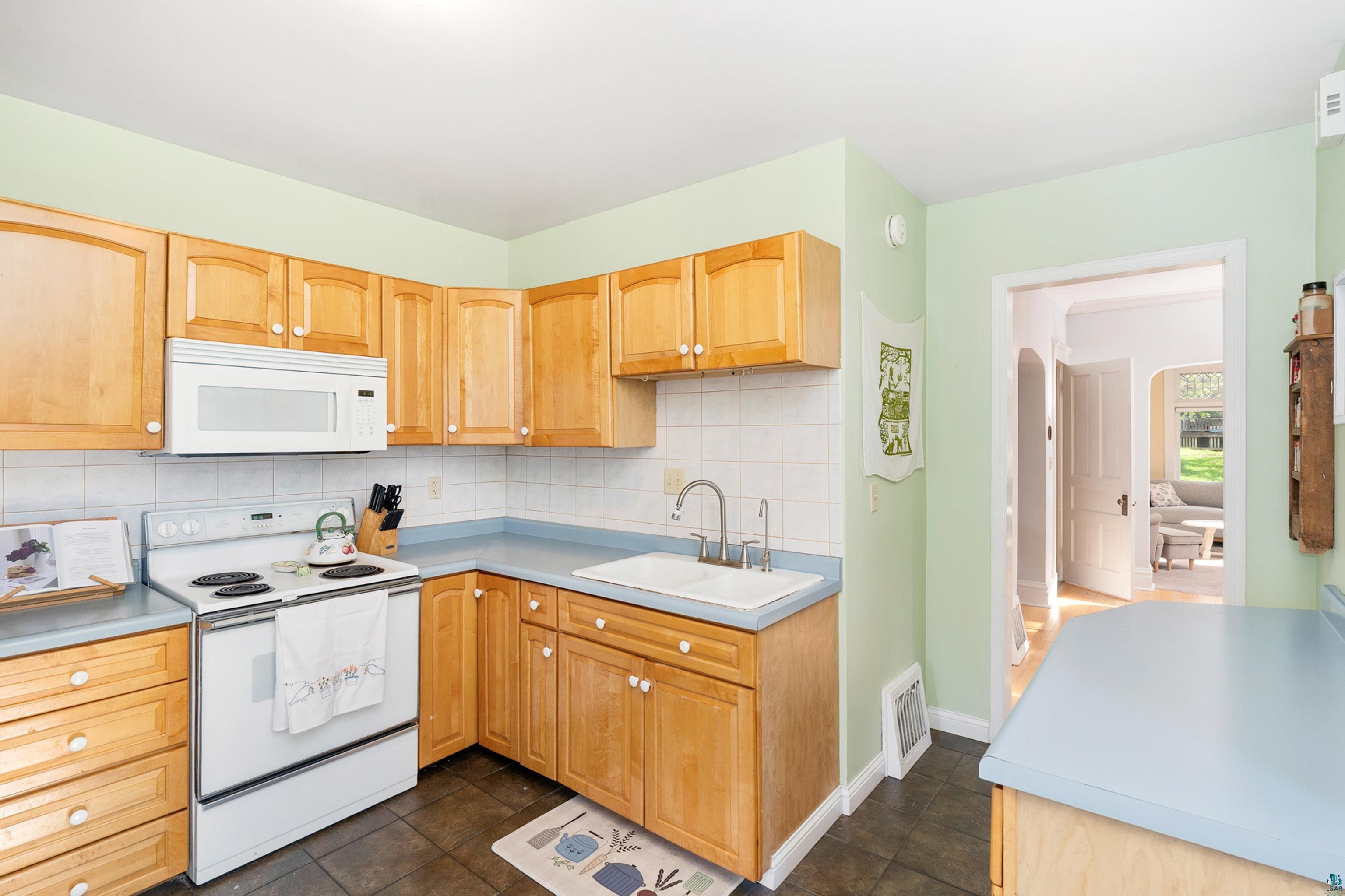 5410 Oneida St, Duluth, MN 55804 Listing Photo  13