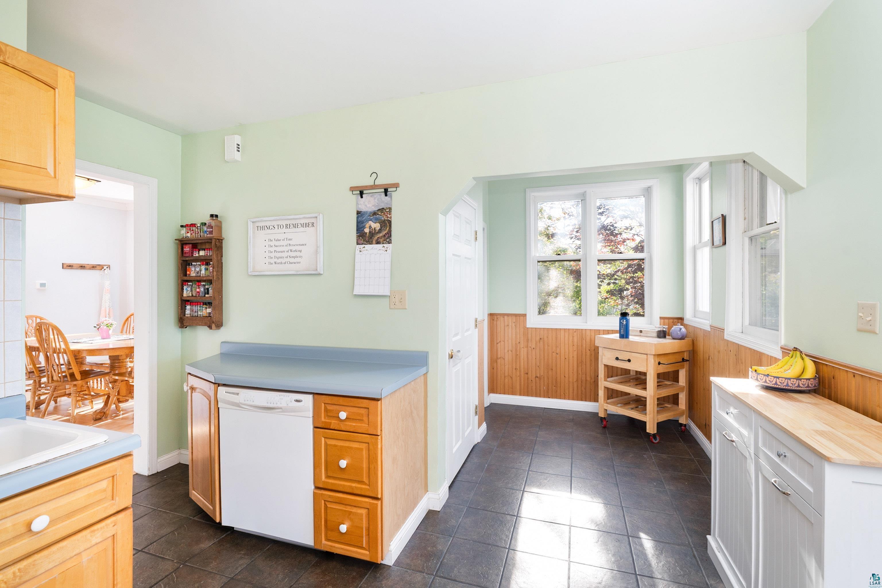 5410 Oneida St, Duluth, MN 55804 Listing Photo  14