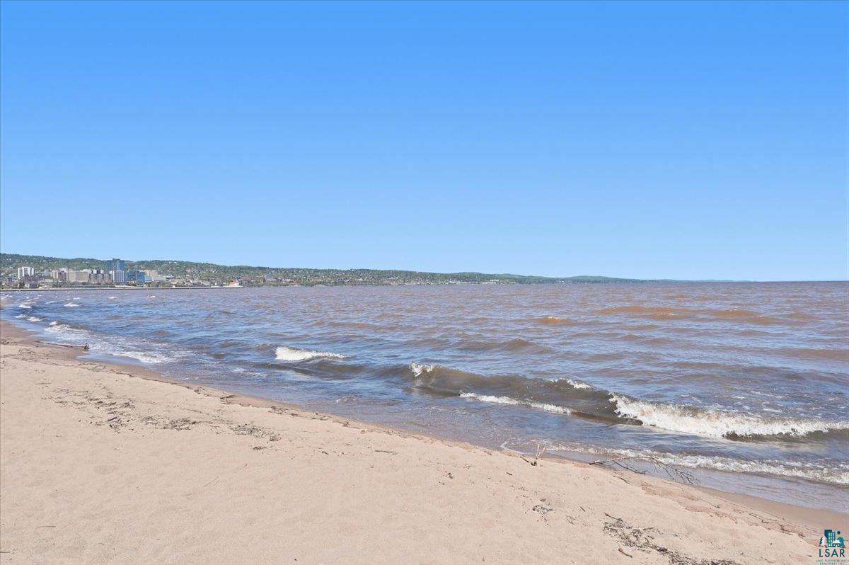 1301 S Lake Ave, Duluth, MN 55802 Listing Photo  2