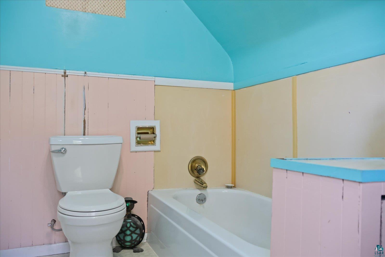 5911 Elinor St, Duluth, MN 55807 Listing Photo  46