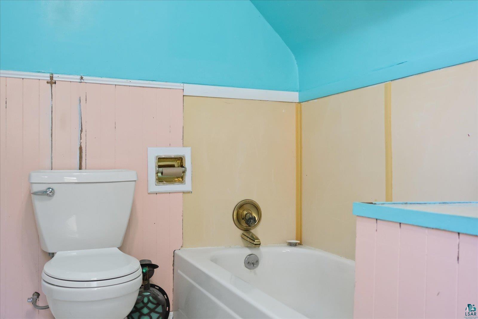 5911 Elinor St, Duluth, MN 55807 Listing Photo  47